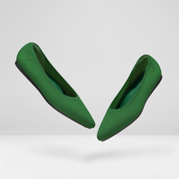 Aria5° Comfortable Women Pointy Flats in Forest Green | VIVAIA