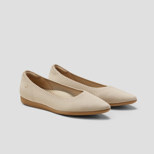 Lightweight Pointed-Ballet Flats (Aria Walker)