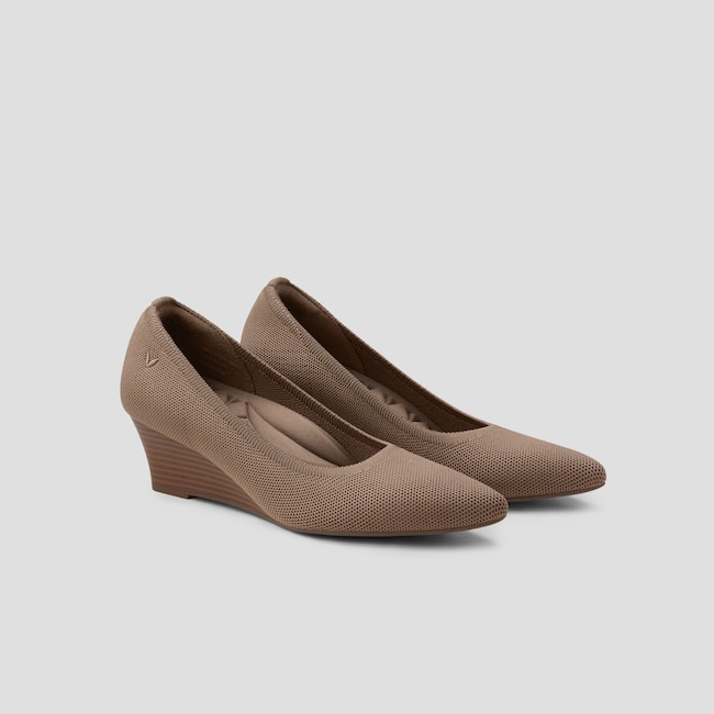 Pointed-Toe Wedge (Aria Wedge Pro)
