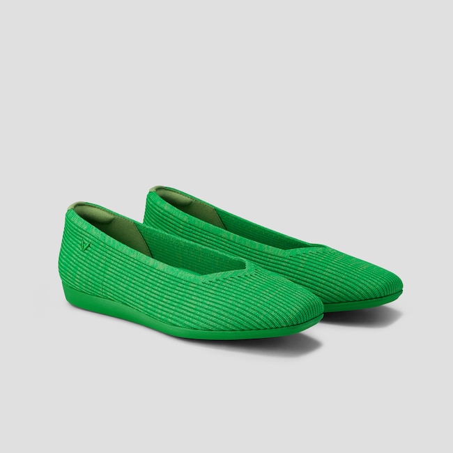 Lightweight Square-Toe V-Cut Flats (Margot Walker)