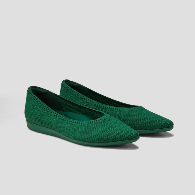 Lightweight Pointed-Ballet Flats (Aria Walker)