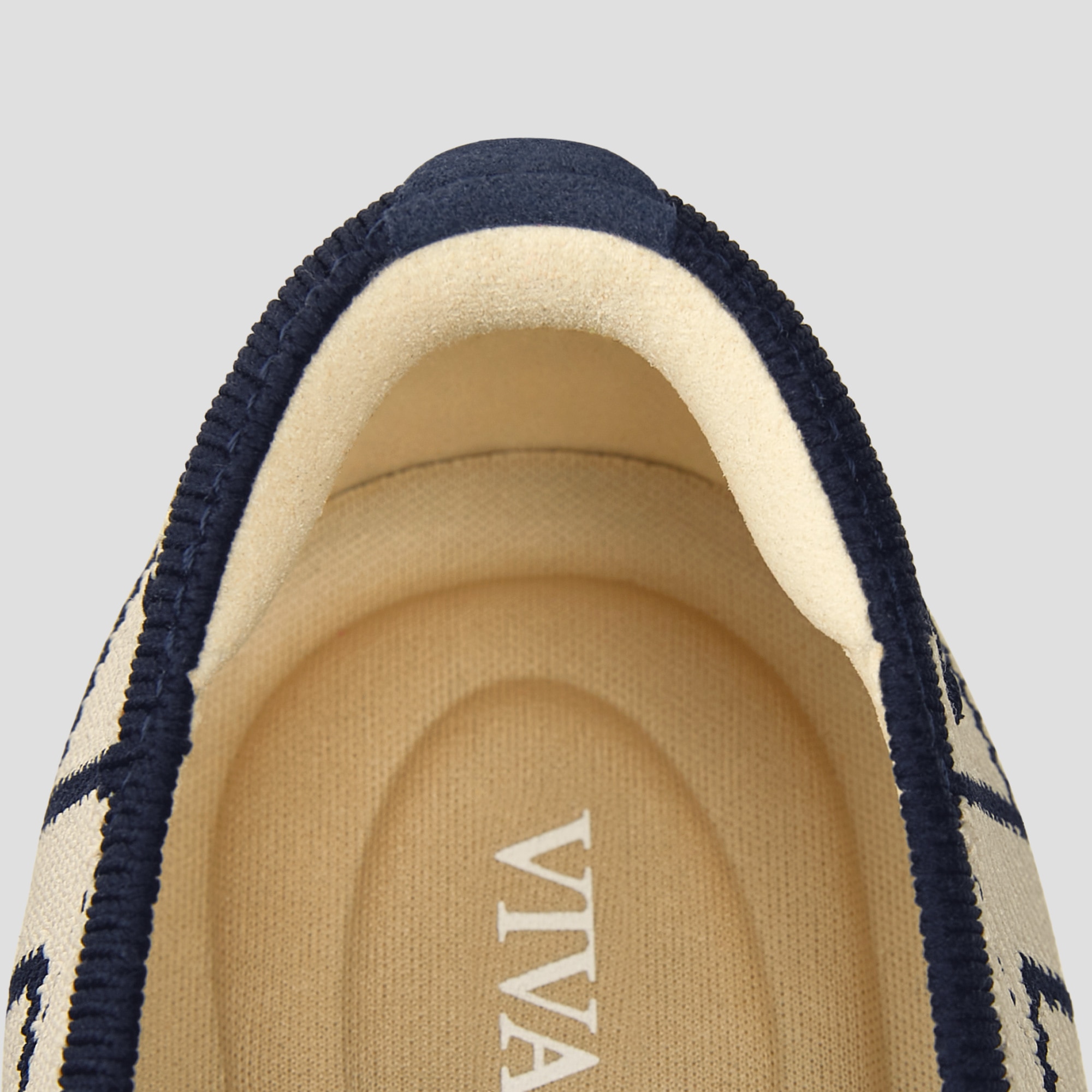 Almond-Toe Bow Flats (Tiana), Ivory Navy V-Print, EU35 | VIVAIA