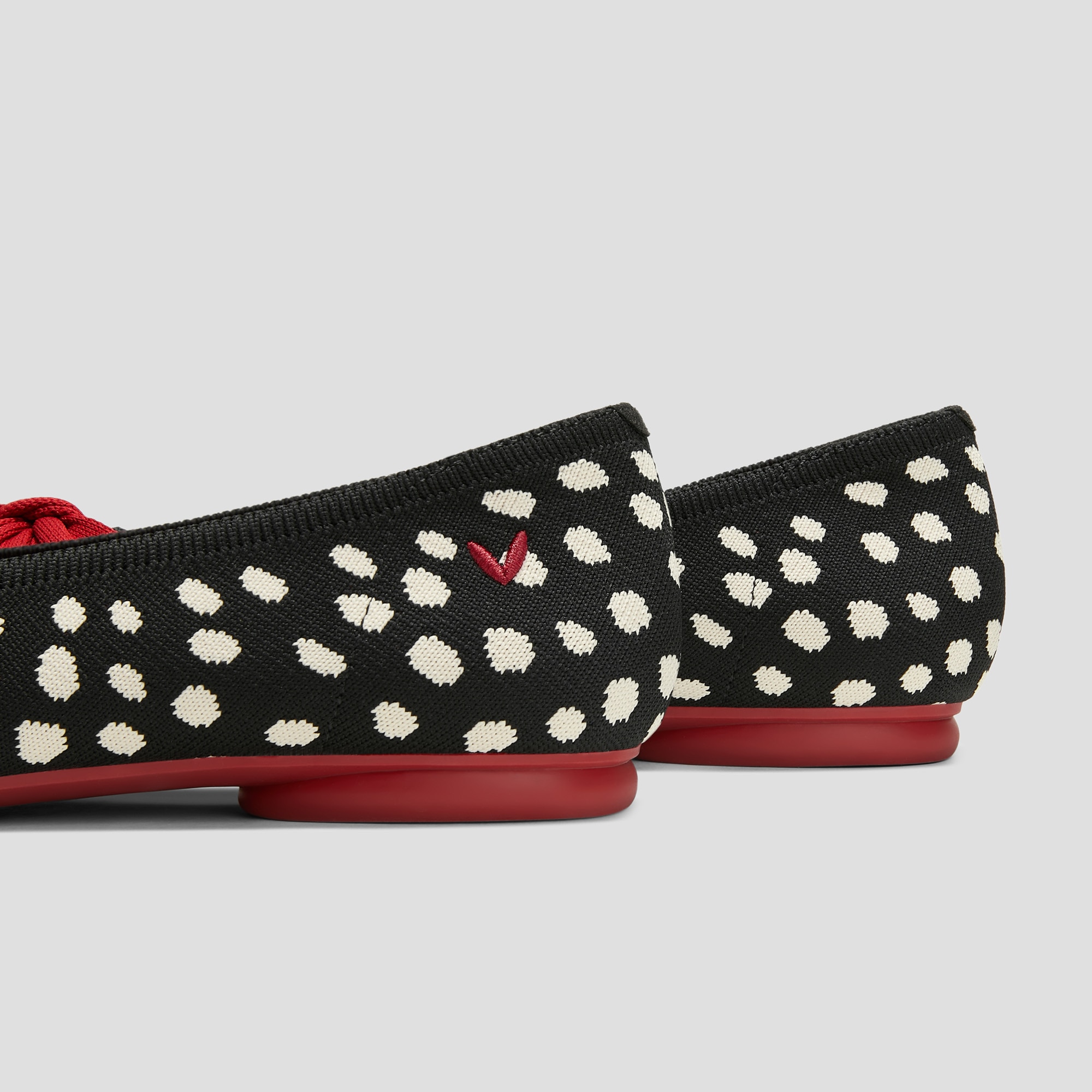 新品同様 VIVAIA アーモンドトゥ フラットシューズ 靴 37 黒 ドット 新品同様 VIVAIA アーモンドトゥ フラットシューズ 靴 37 黒 ドット