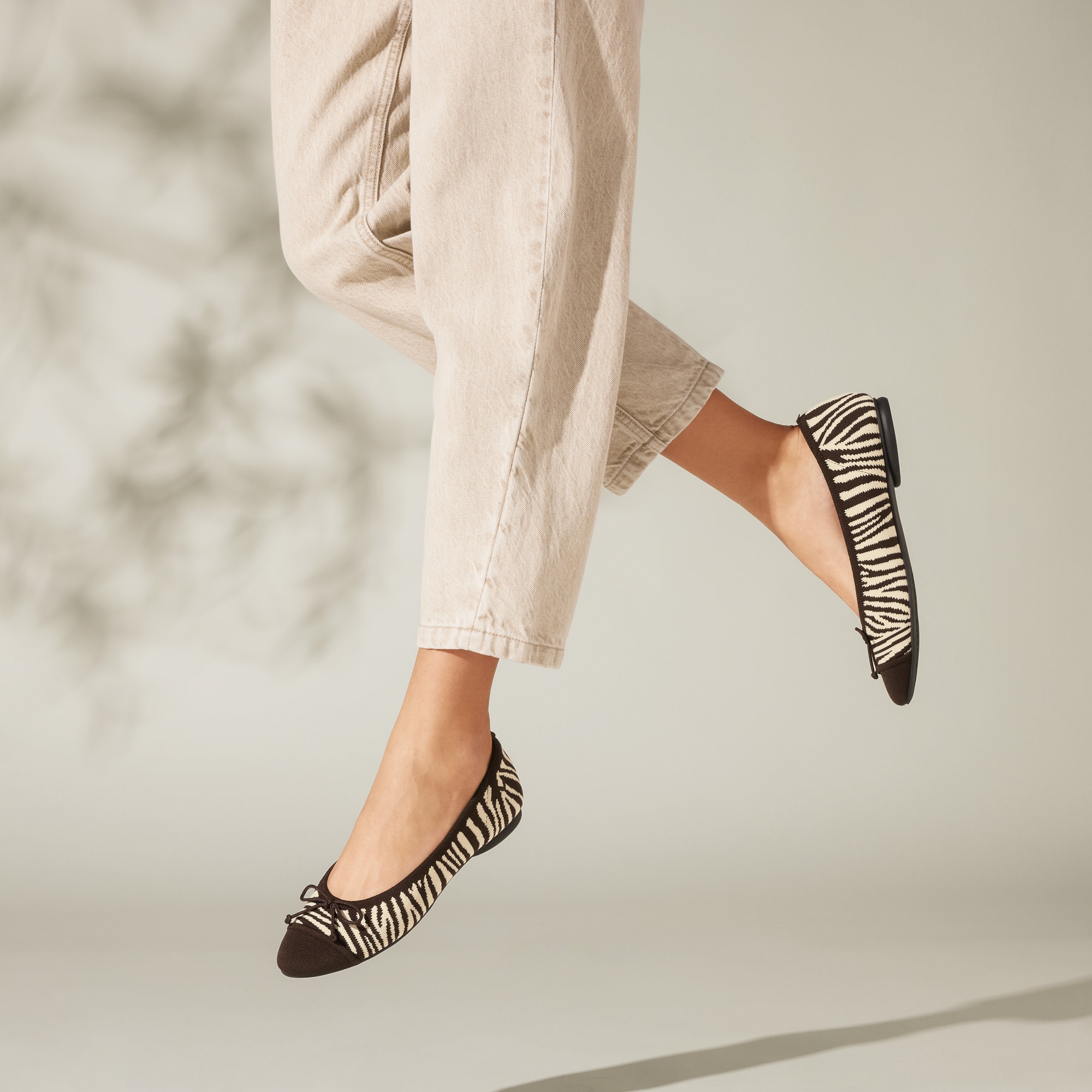 Almond-Toe Bow Flats (Tiana), Chocolate Zebra, EU39 | VIVAIA