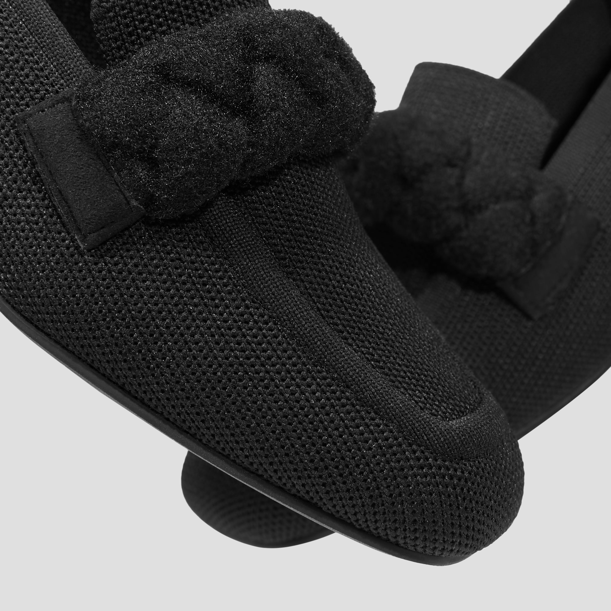 VIVAIA Caitlin 2.0 スクエアトゥ ノットデザイン ローファー Caitlin Square-Toe Knot Loafers in Black-Sustainable