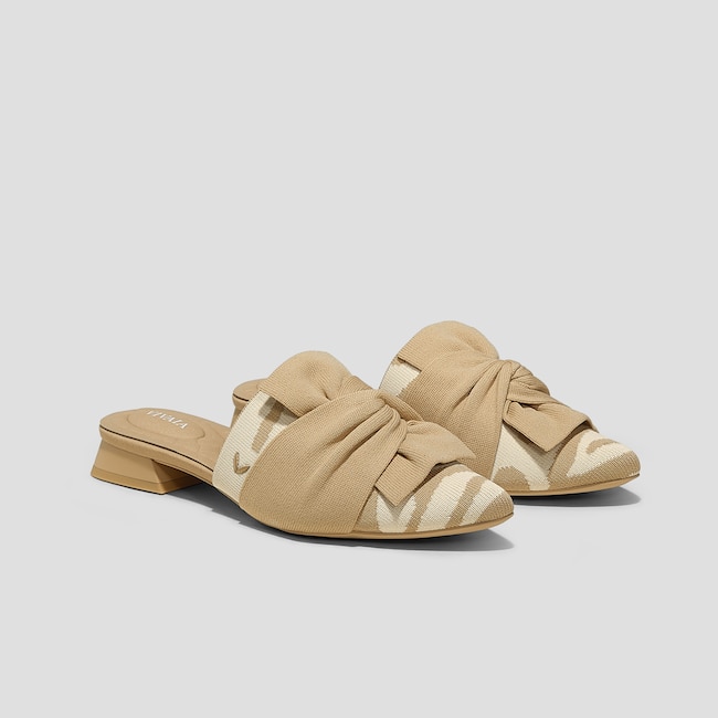Pointed-Toe Knot Sandals (Yaffa Pro)