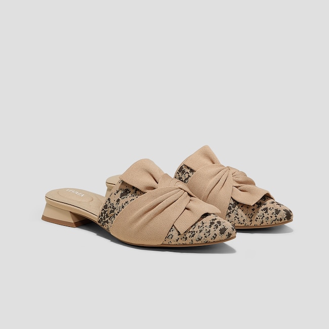 Pointed-Toe Knot Sandals (Yaffa Pro)