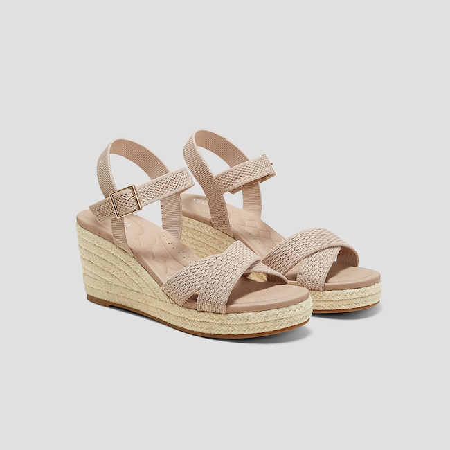 Round-toe Wedge Sandals (Sally Pro)