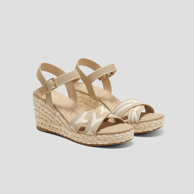 Round-toe Wedge Sandals (Sally Pro)