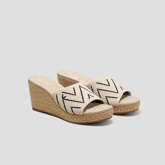 Round-toe Wedge Sandals (Stacey Pro)