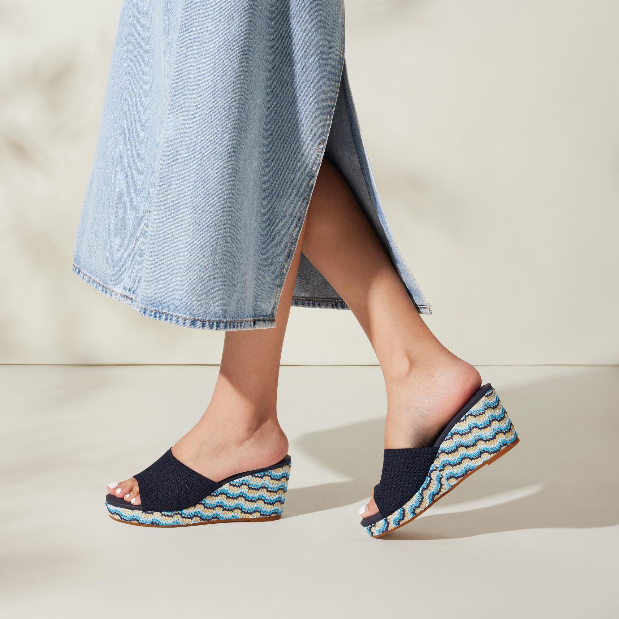 新品 VIVAIA STAECY コルクソール ウェッジソール サンダル 37 Round-toe Wedge Sandals (Stacey Pro), NAVY WOVEN, EU35 | VIVAIA
