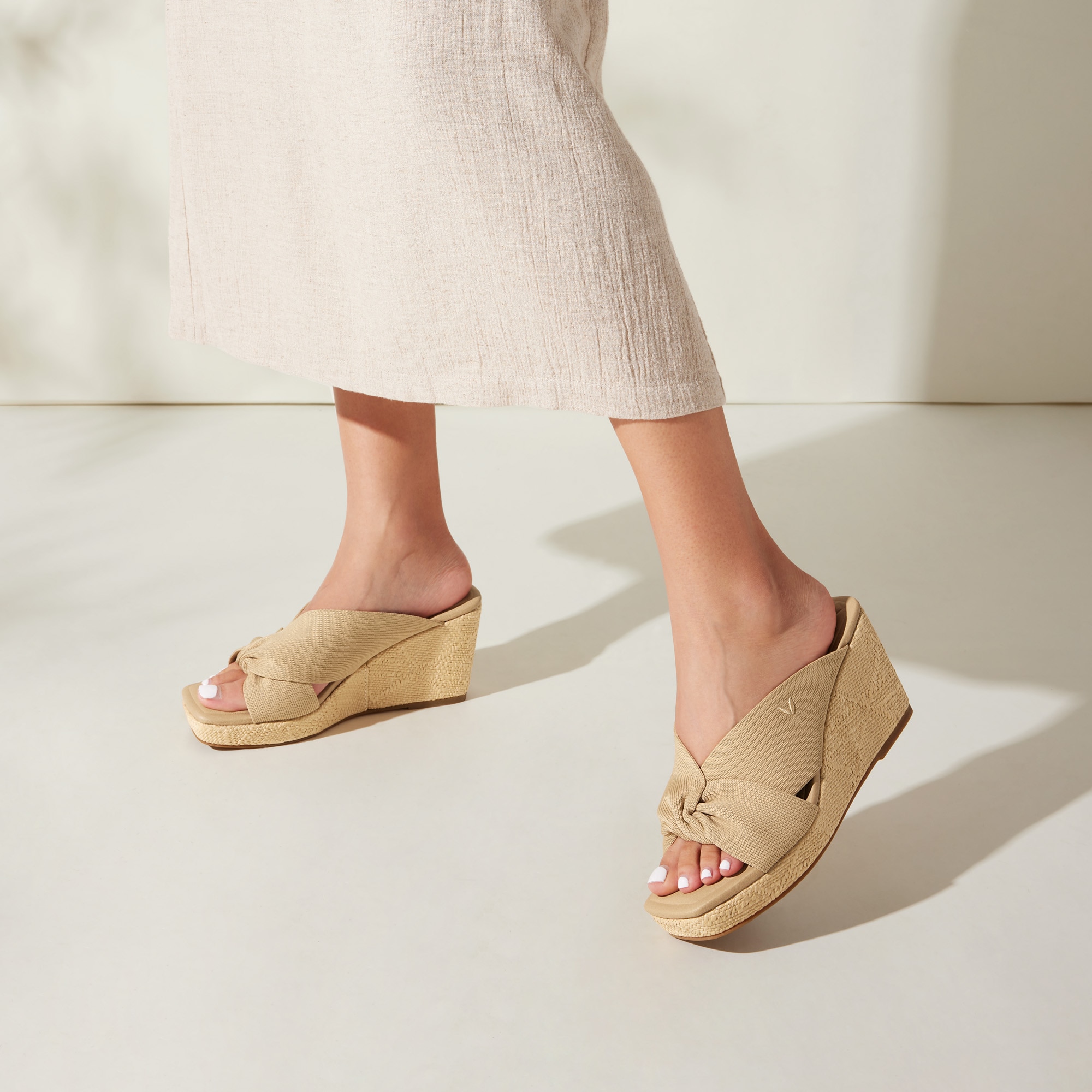 Square-Toe Wedge Sandals (Laura), NUDE PEACH, EU35 | VIVAIA
