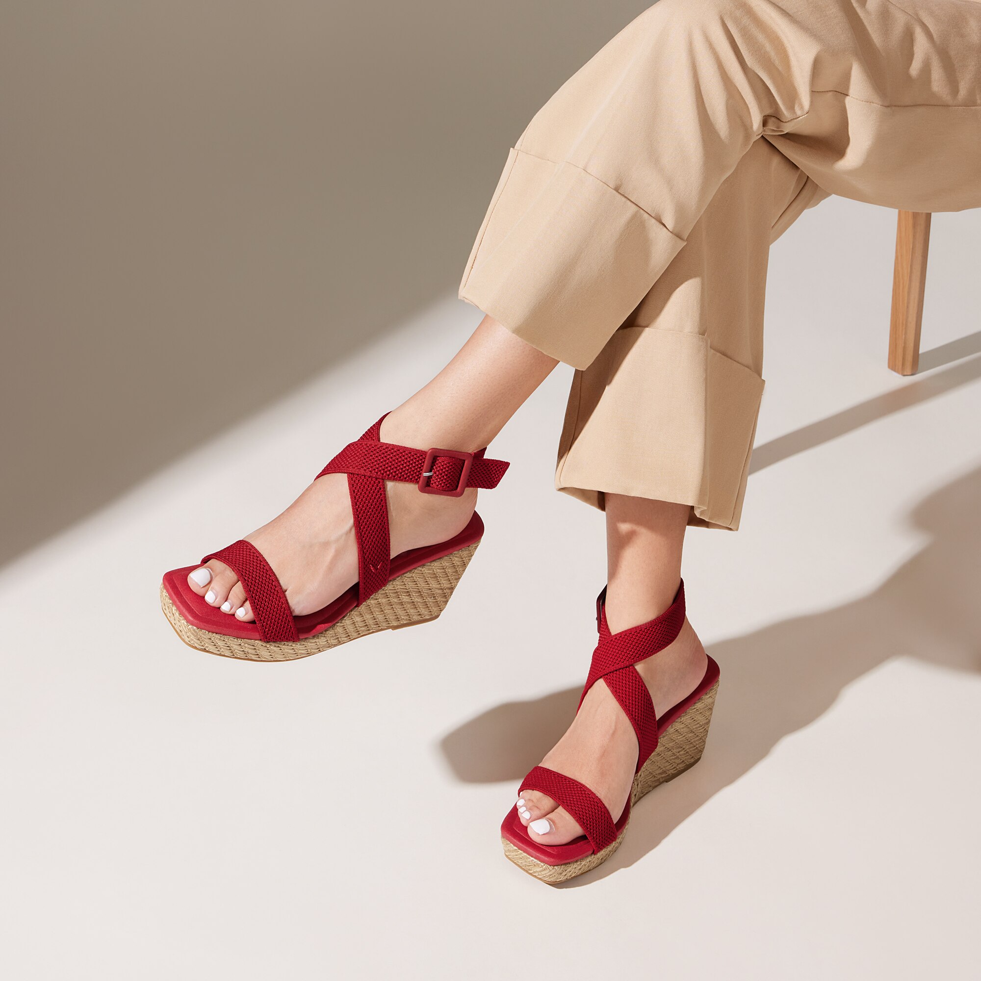 新品 VIVAIA Lyla ジュートサンダル ウェッジソール 赤 Square-Toe Slingback Wedge Sandals (Lyla), RUBY RED, EU35 | VIVAIA