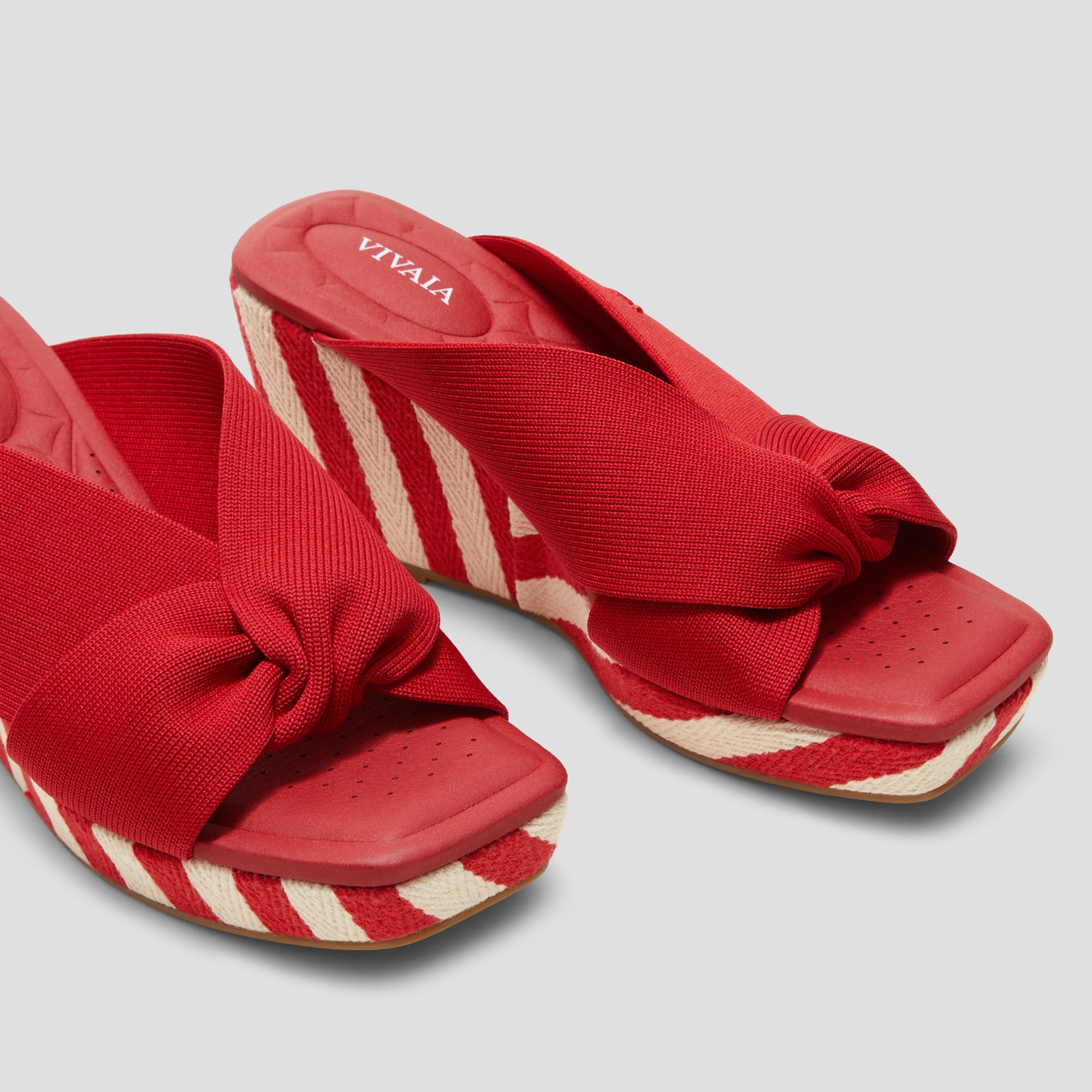 Square-Toe Wedge Sandals (Laura), RUBY RED, EU35 | VIVAIA