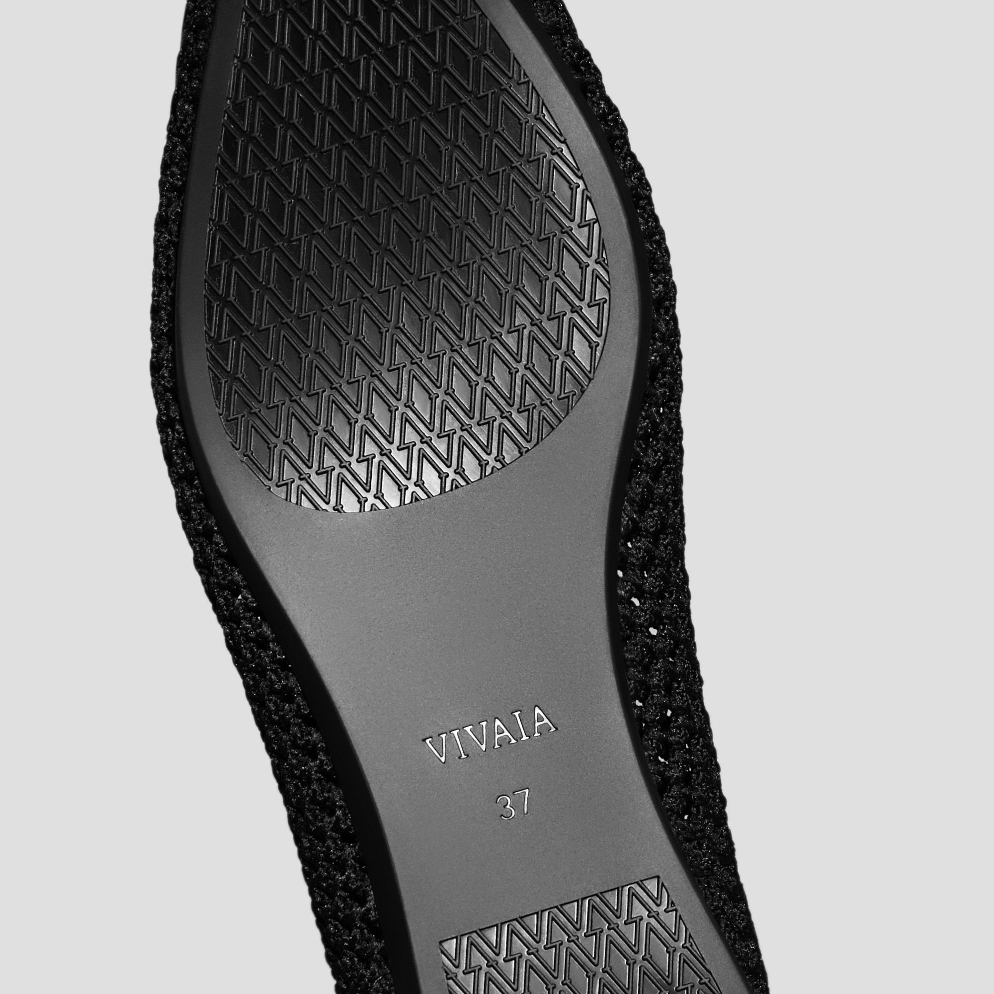 Aria 5° Comfortable Pointed-Toe Ballet Flats in Black Mesh