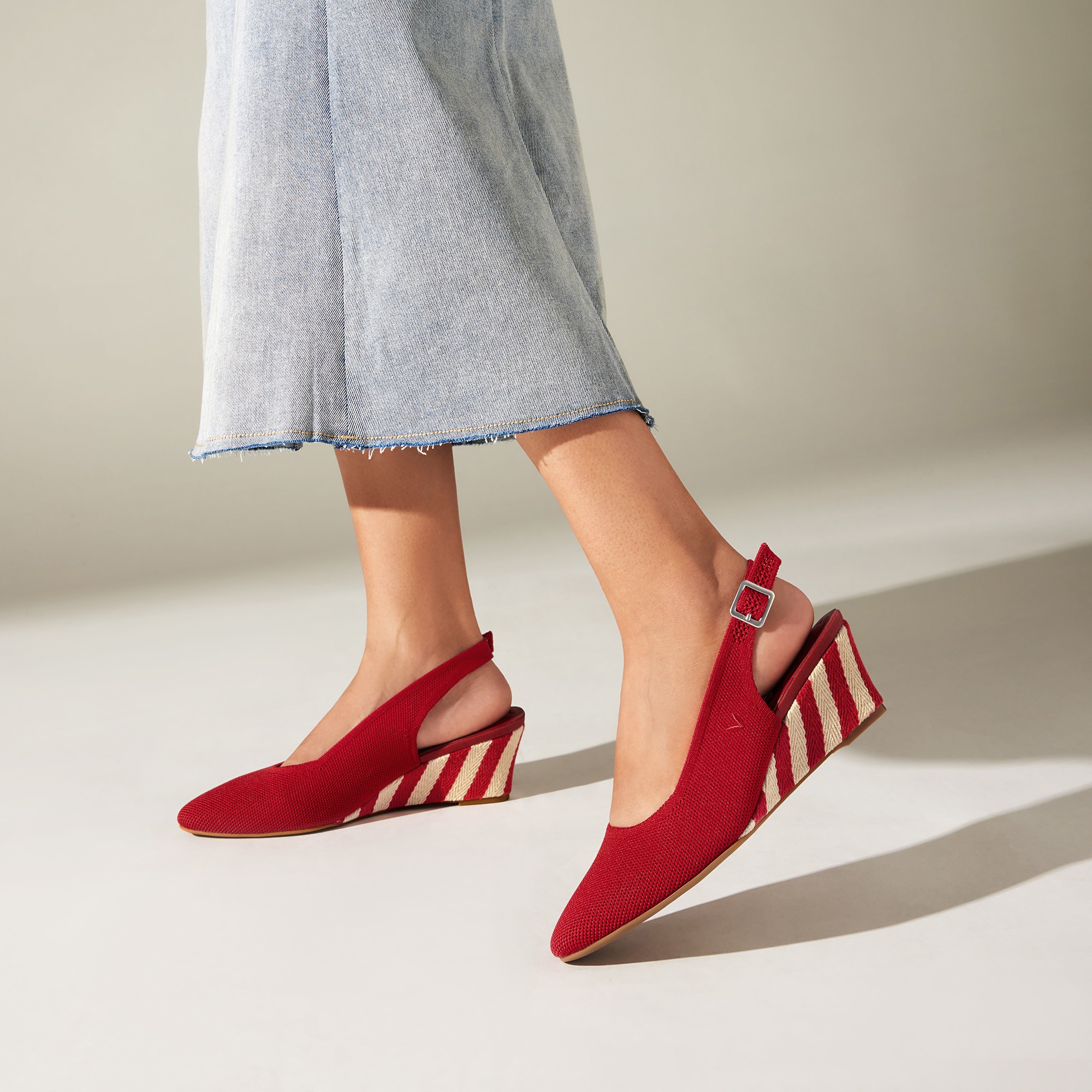 超美品【VIVAIA】TAMIA S-BACK WEDGE PRO 24cm Amazon.com | VIVAIA Tamia Slingback Wedge Pro Almond-Toe