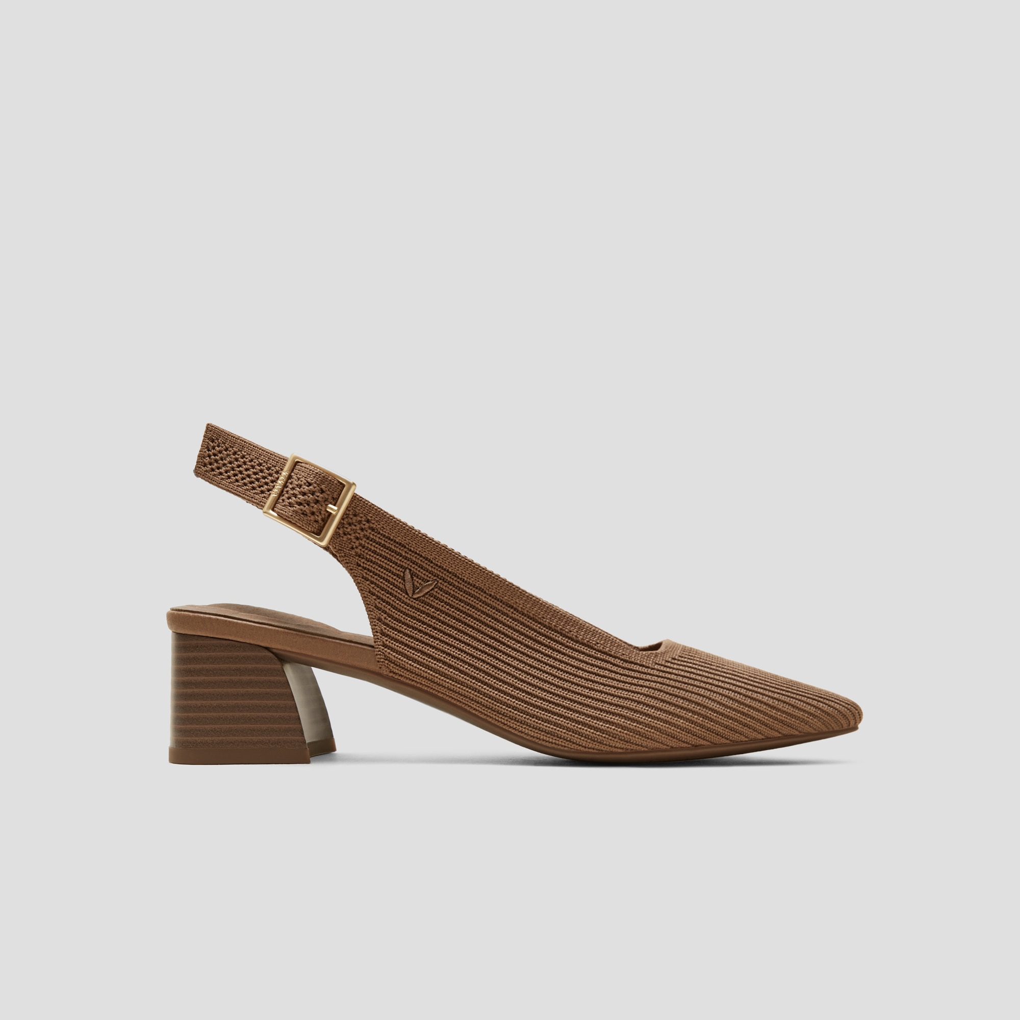 VIVAIA Melody Slingback スクエアトゥブロックサンダル Melody Slingback Square-Toe Block Heel in Almond | VIVAIA