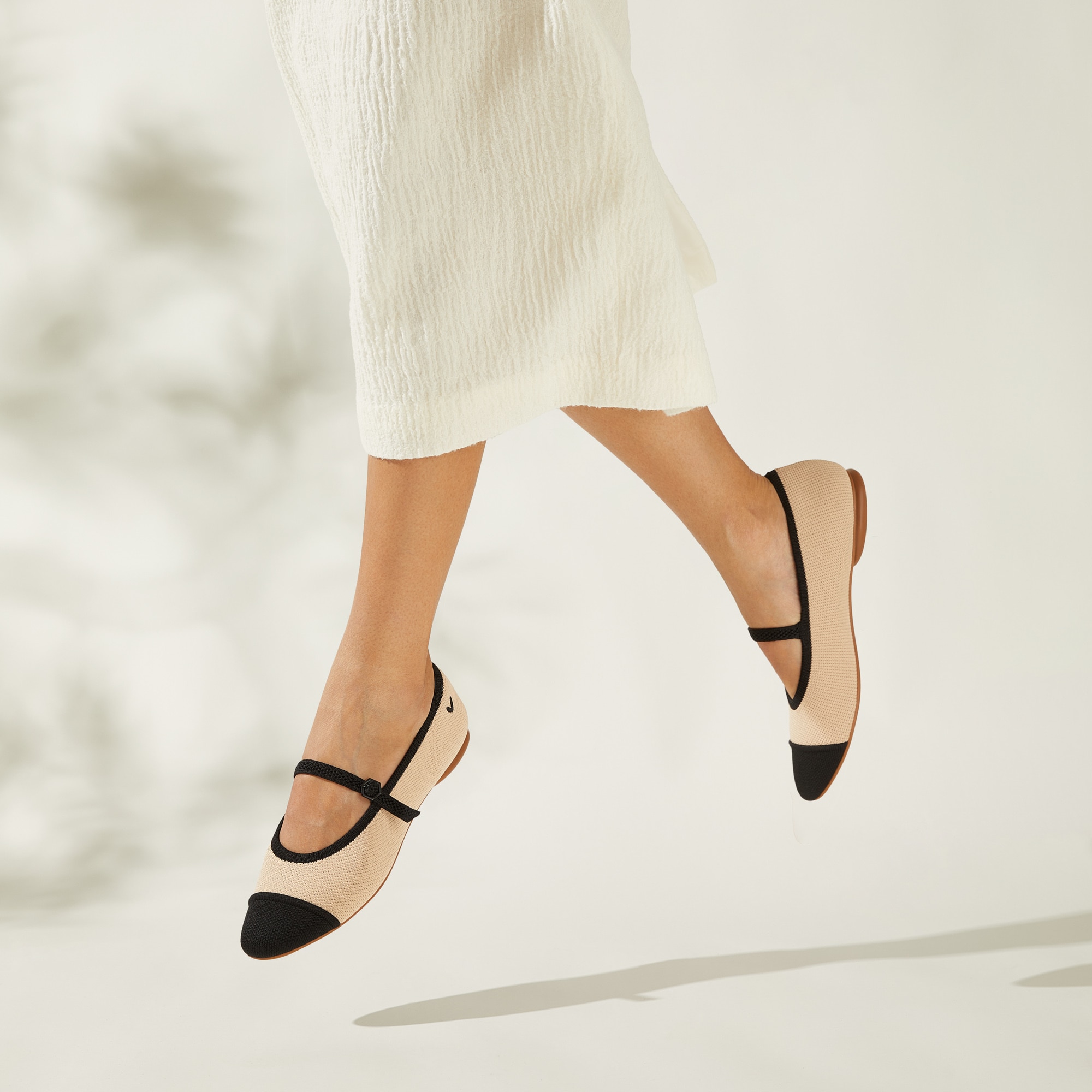 ☆*に様 【一回着用　インソール新品】VIVAIA Tamia Mary-Jan Tamia Mary-Jane AdaptAll™, ALMOND BLACK, EU41 | VIVAIA