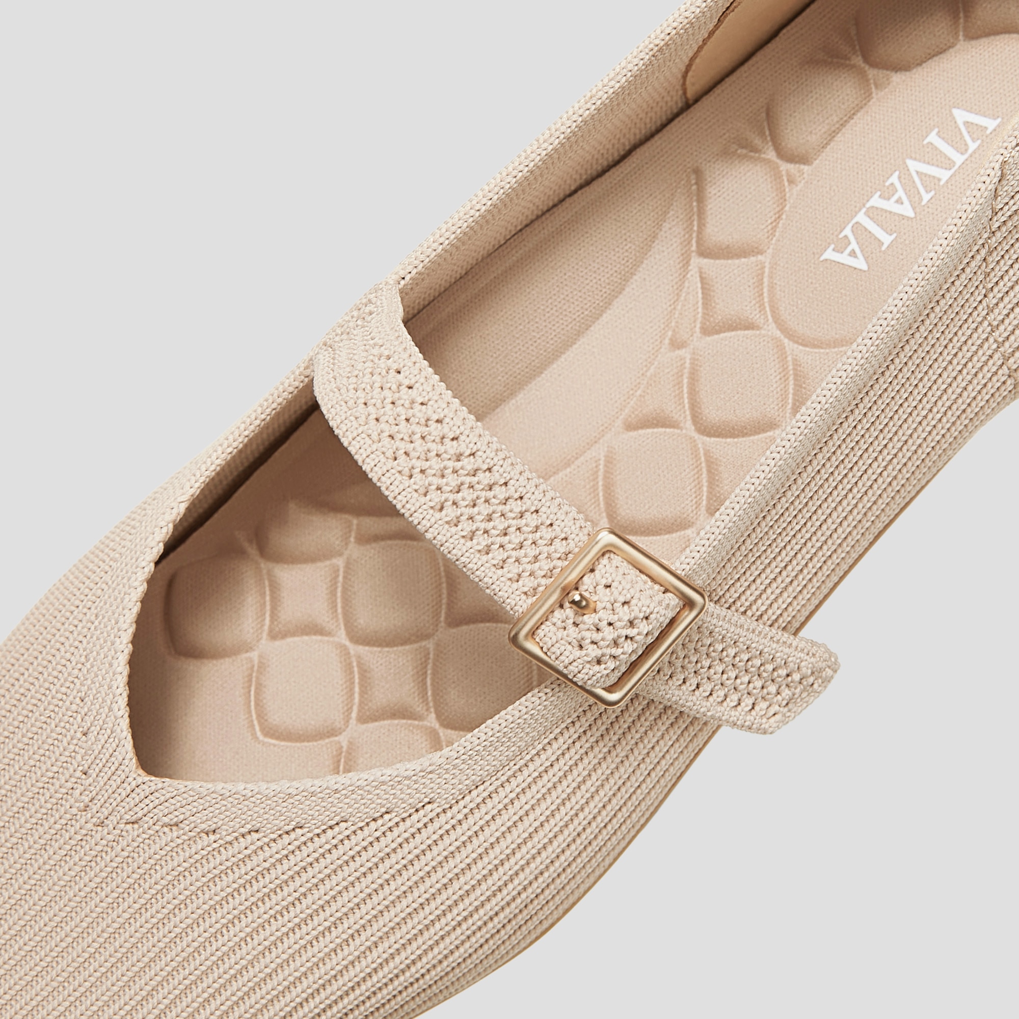 【VIVAIA】Margot Walker Mesh アーモンド EU36 Margot Walker Mesh Lightweight Square-Toe V-Cut Flats in