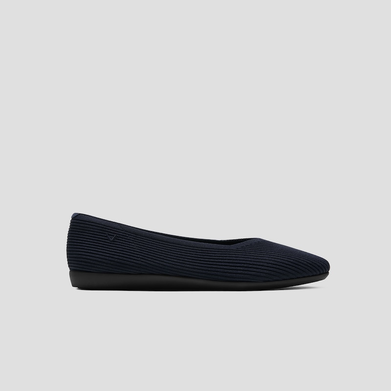 Lightweight Square-Toe V-Cut Flats (Margot Walker), NAVY WATER REPELLENT, EU38.5 | VIVAIA