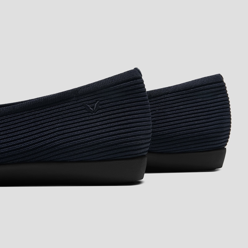 Lightweight Square-Toe V-Cut Flats (Margot Walker), NAVY WATER REPELLENT, EU38.5 | VIVAIA