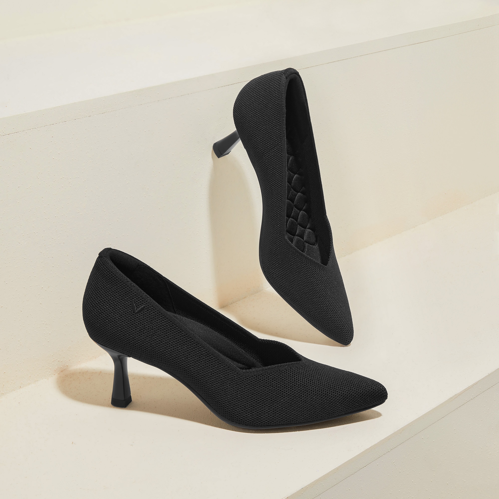 hanna ビバイア ポインテッドトゥ ミッドヒール 36.5/23 Anna