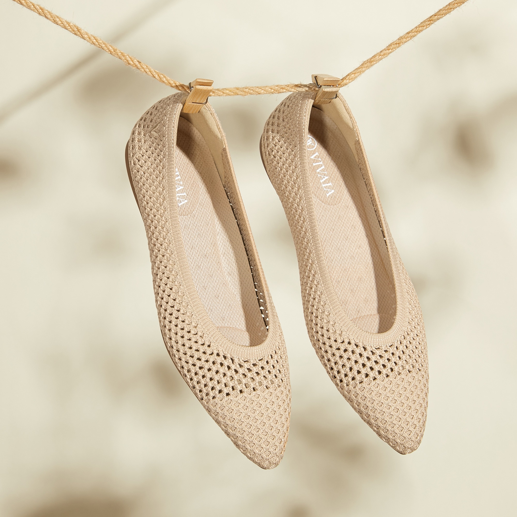 Aria 5° Comfortabble Pointed-Toe Ballet Flats in Almond Mesh