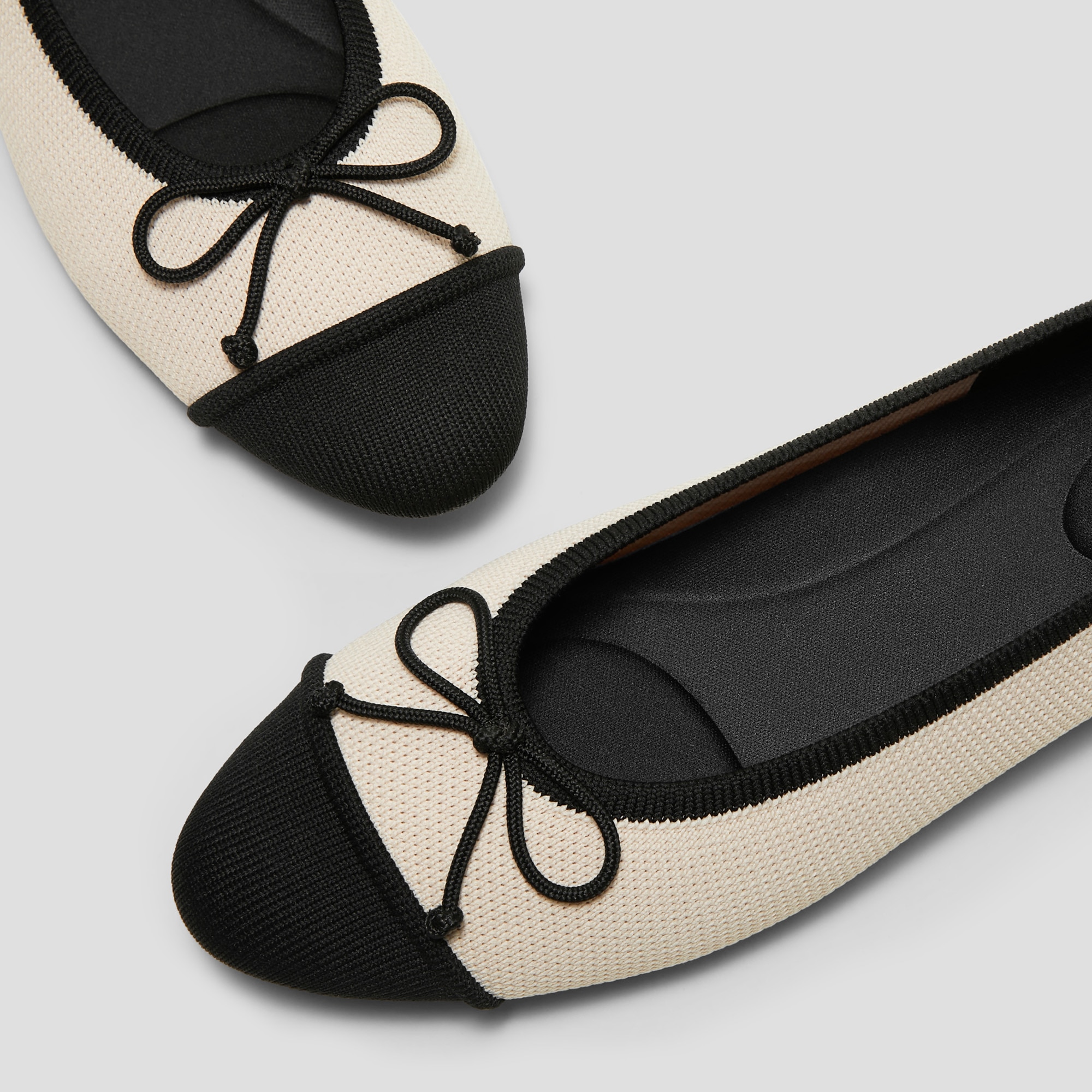 Almond-Toe Bow Flats (Tiana), CREAM IVORY BLACK, EU43 | VIVAIA