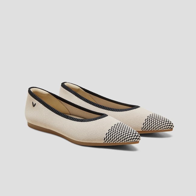 Pointed-Toe Ballet Flats (Aria 5°)