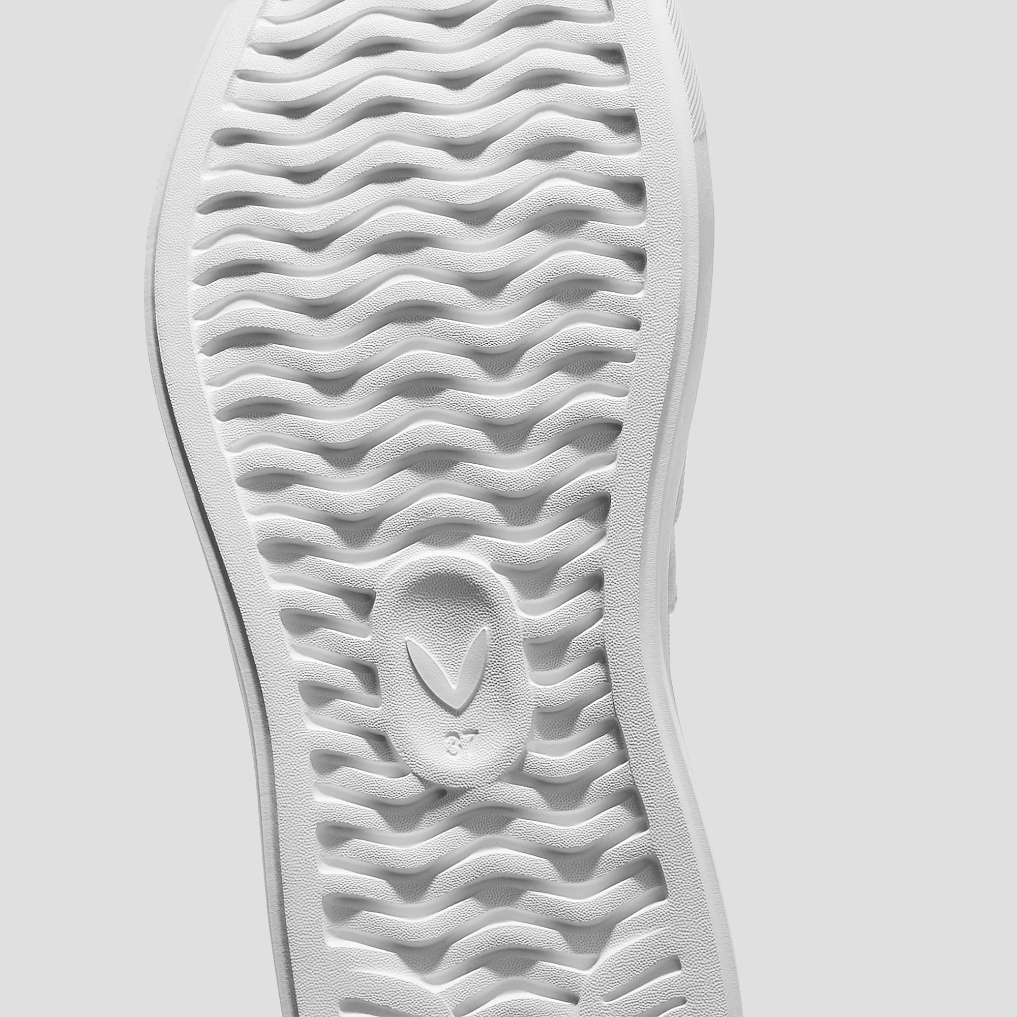 Classic Unisex Sneakers (V-Tune), White, EU35 | VIVAIA