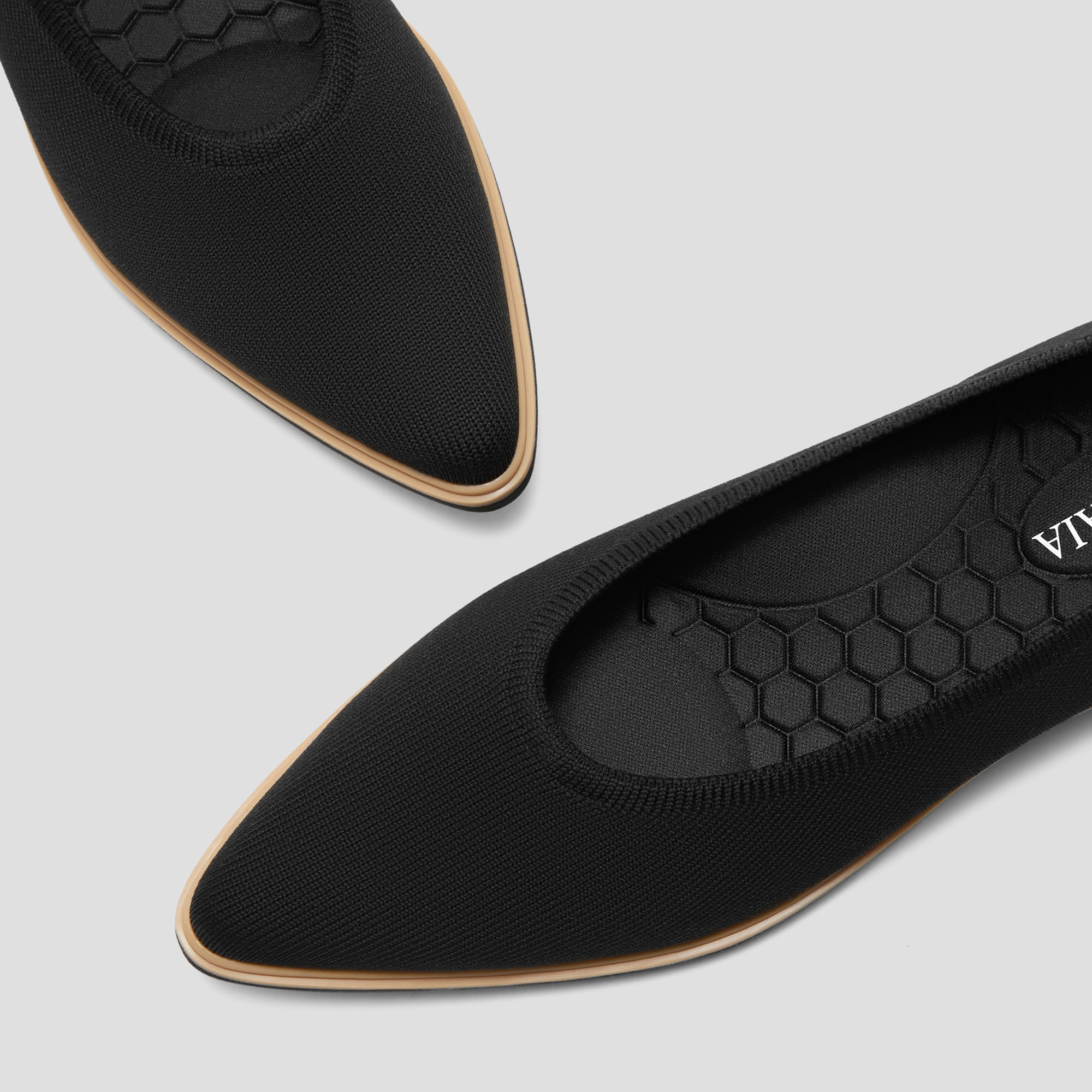 送料無料の商品 Flats Standing All-Day Pointed-Toe (Veronica), EU39 Black, 靴