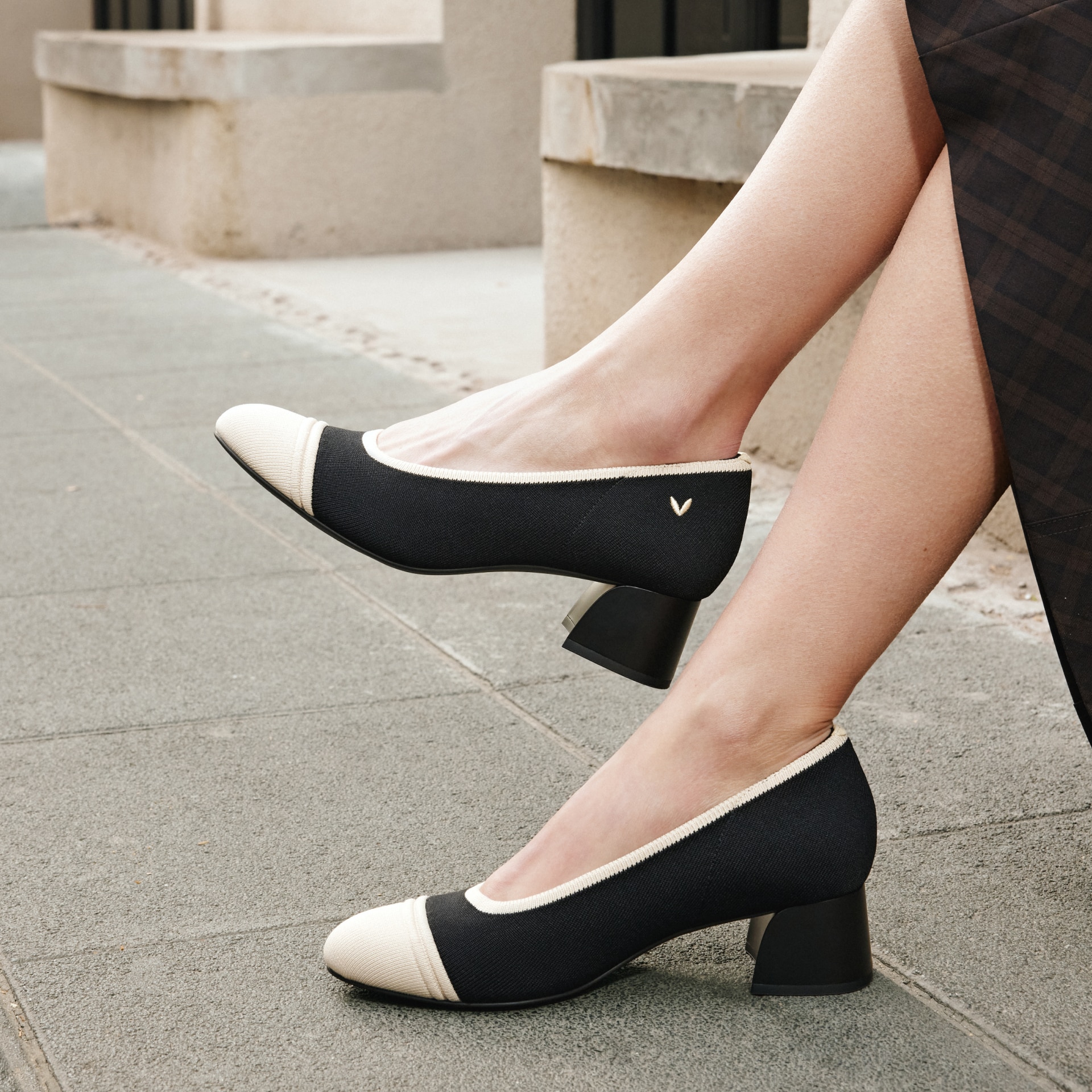Almond-Toe Stress Free Chunky Heels (Julie Arch Pro), BLACK