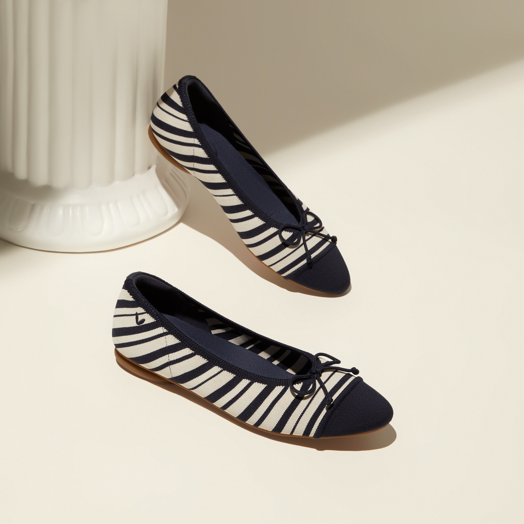 VIVAIA TIANAサイズ39 Tiana Almond-Toe Bow Flats - Sustainable & Washable | VIVAIA