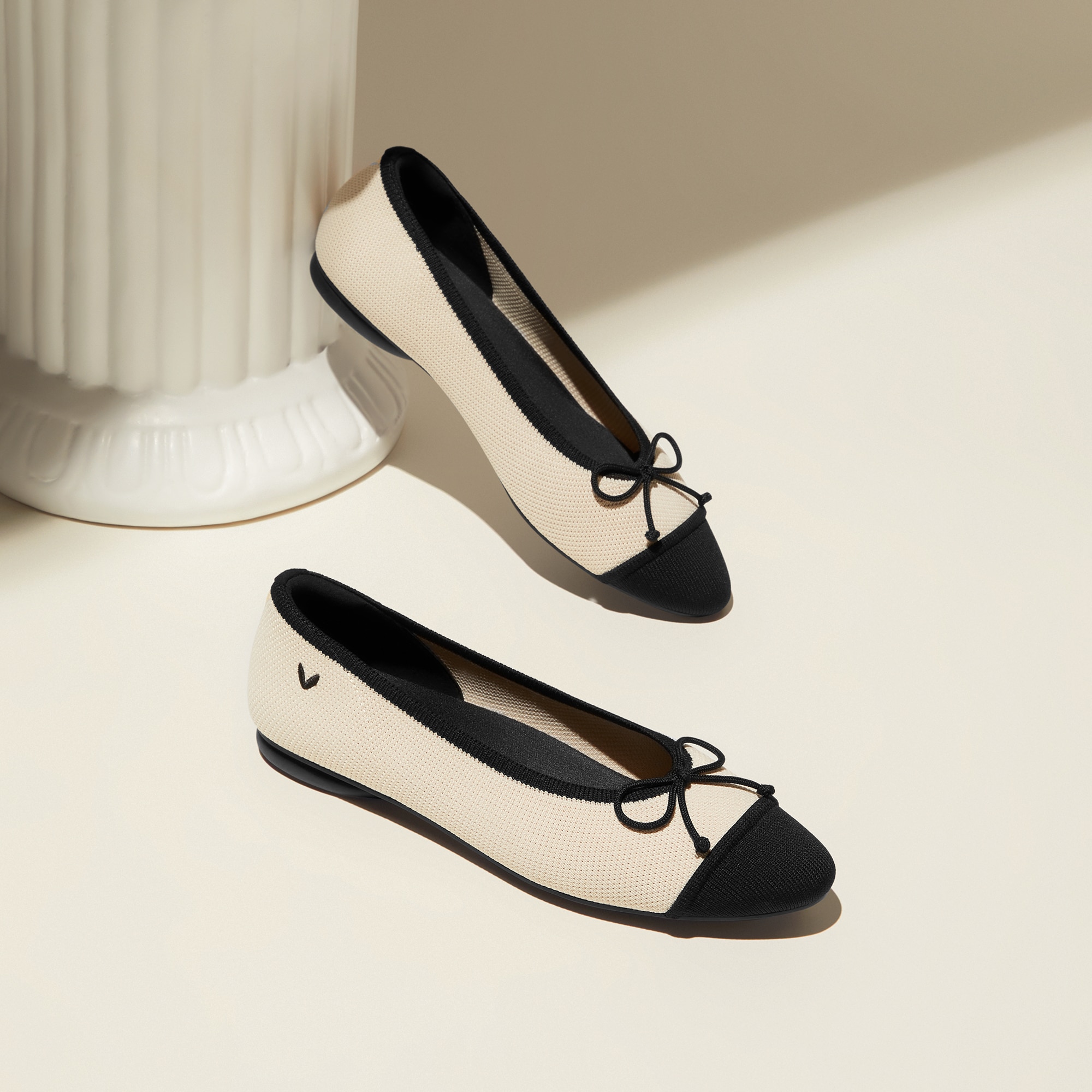VIVAIA TIANAサイズ39 Almond-Toe Bow Flats (Tiana), RUBY RED, EU38.5 | VIVAIA