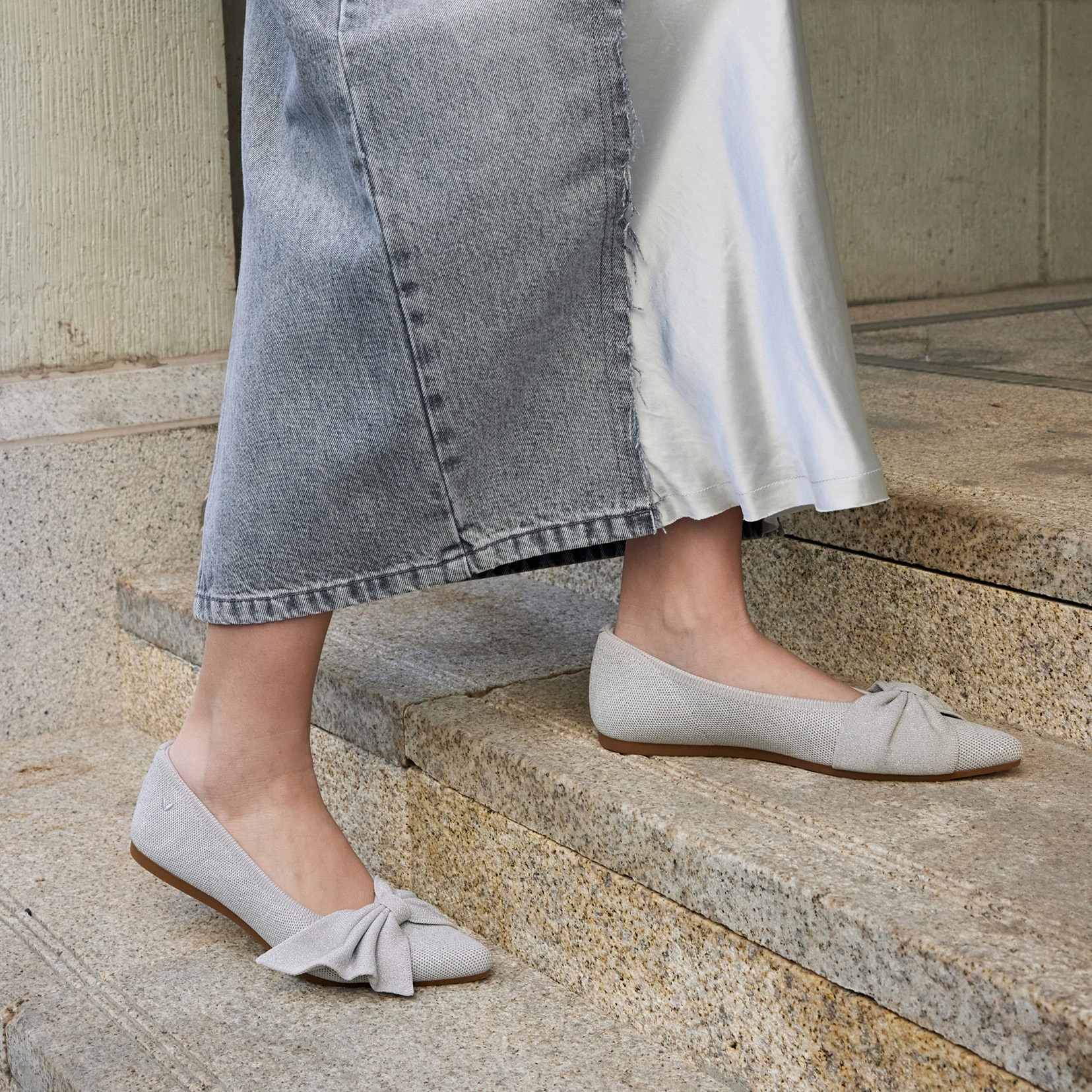 Pointed-Toe Bow Flats (Azura), METALLIC DIAMOND, EU41.5 | VIVAIA