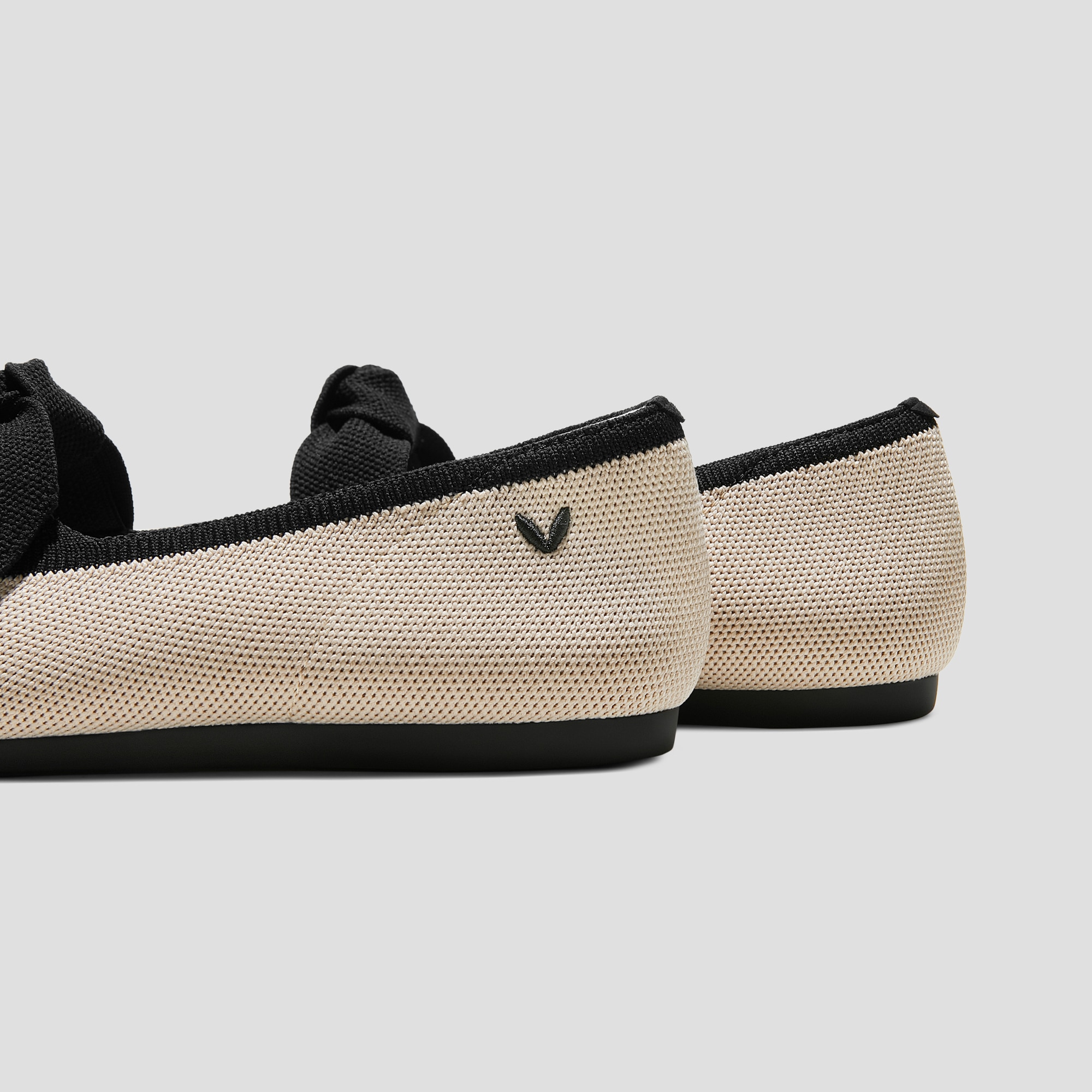 Pointed-Toe Bow Flats (Addriane), ALMOND BLACK, EU35 | VIVAIA