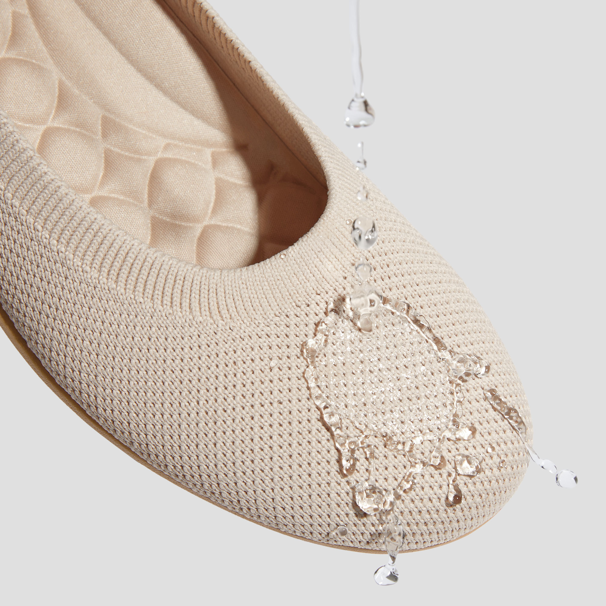 【美品】VIVAIA Claire Walker 撥水 フラットシューズ 38 Water-Repellent Round-Toe Walking Flats (Claire Walker), ALMOND