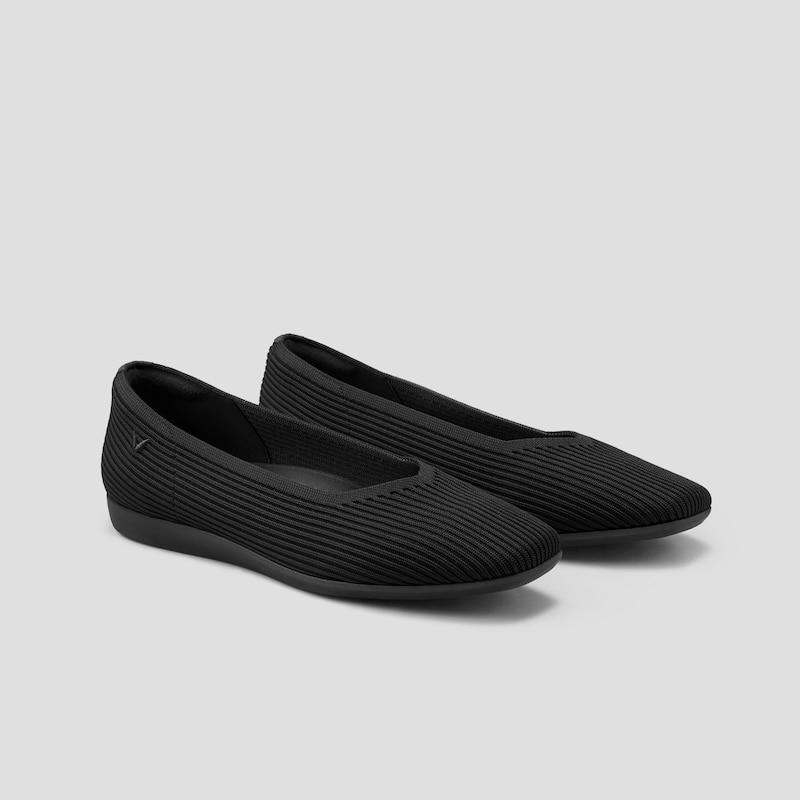 Lightweight Square-Toe V-Cut Flats (Margot Walker), BLACK - WATER REPELLENT, EU39 | VIVAIA