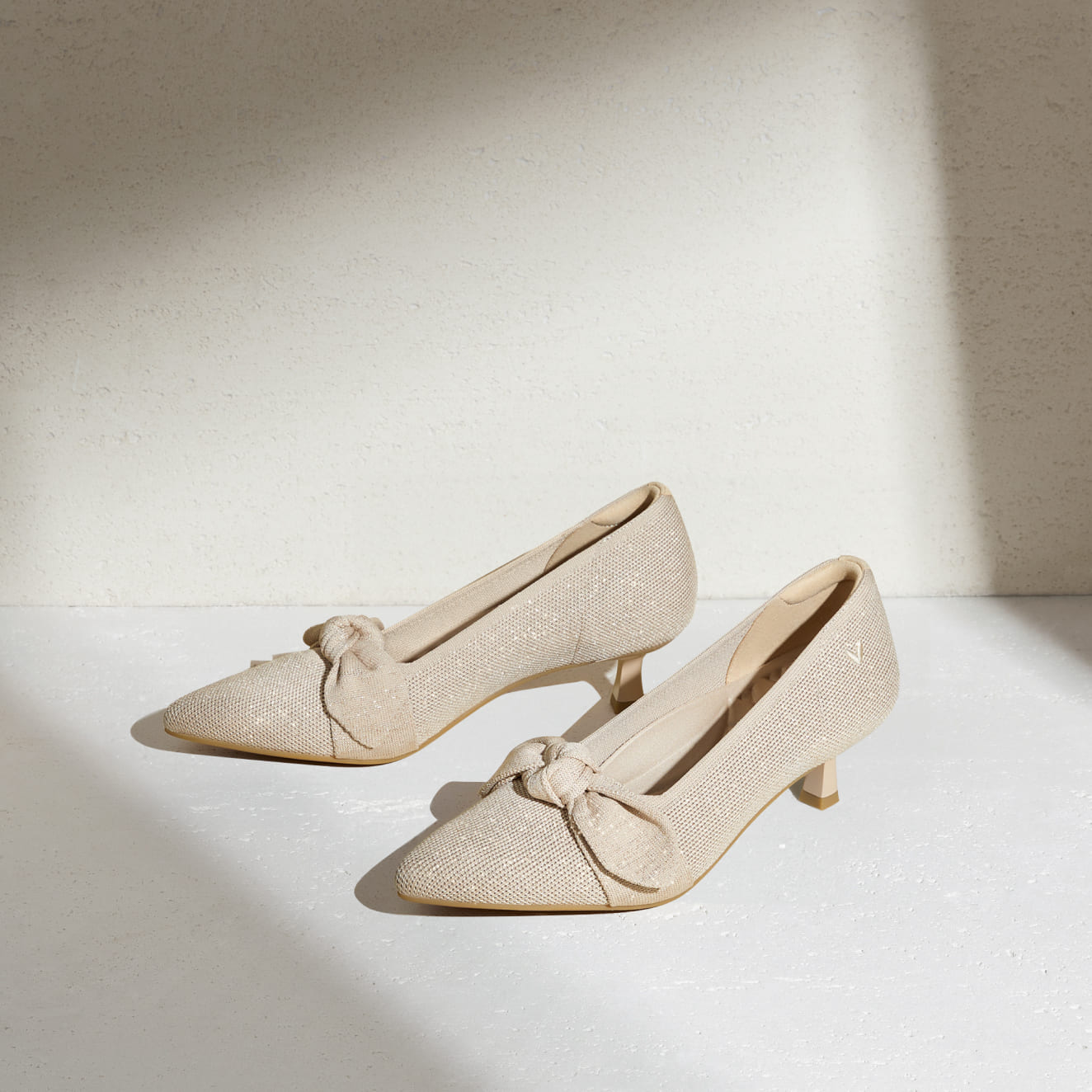 Pointed-Toe Bow Kitten Heels (Sasha), GOLDEN ALMOND, EU35 | VIVAIA