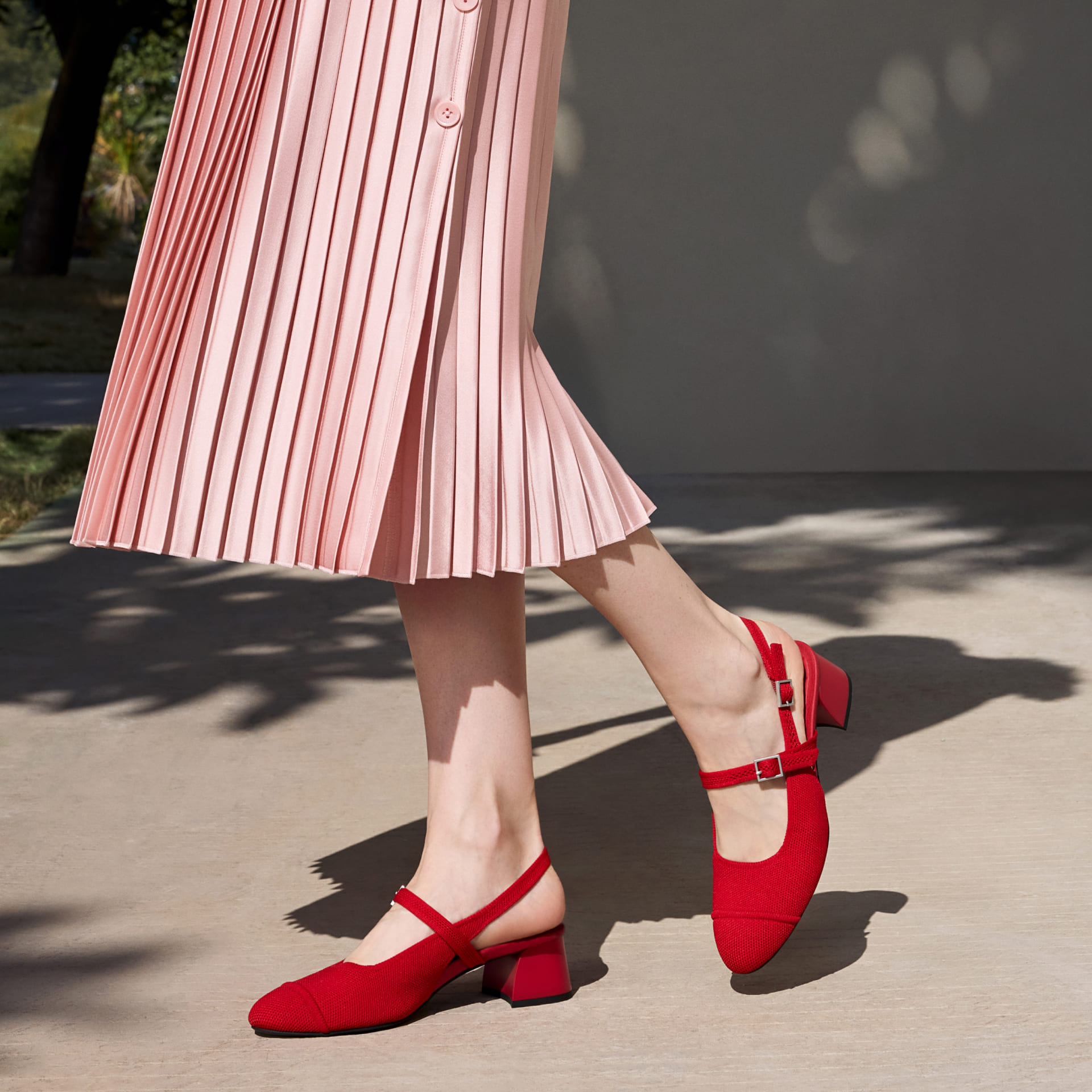 VIVAIA レッド ミュール Vibi Venezia Women's Classic Velvet Furlana Flat – Saint Bernard