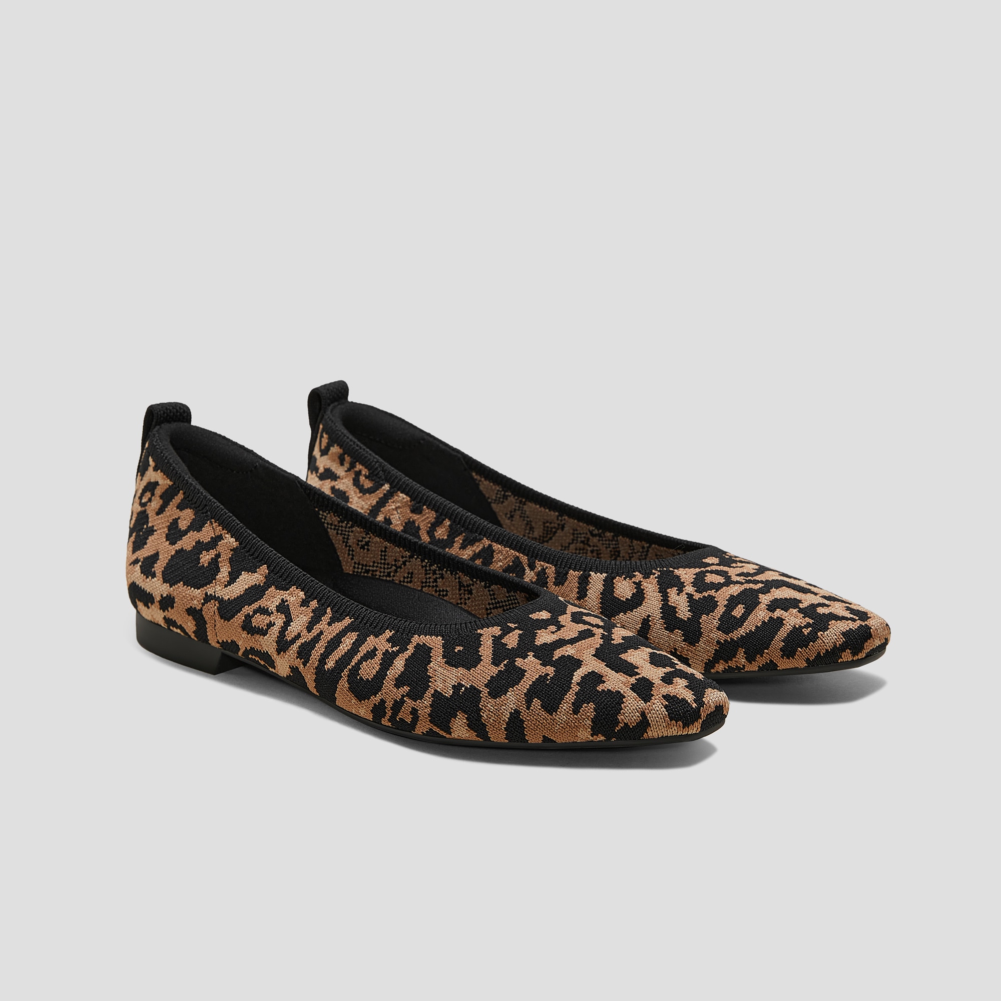 [Kathleen + Vanda] ミニスクエアトゥ アンクレット フラット Mini Square-Toe Flats (Kathleen) | VIVAIA