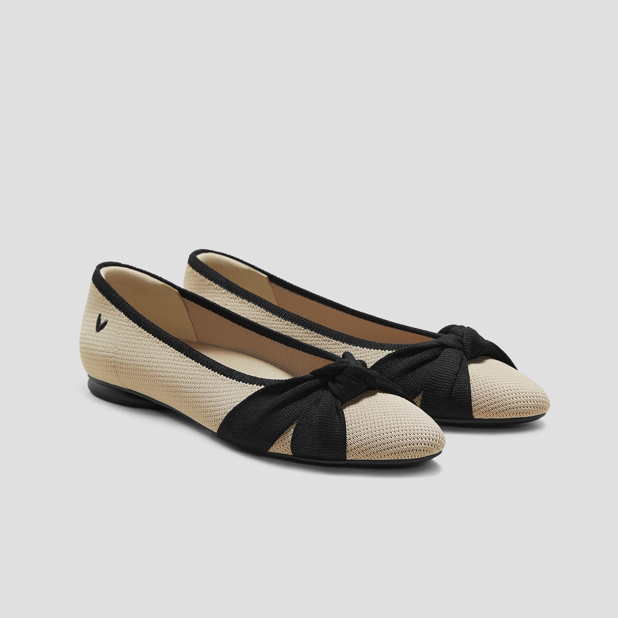 VIVAIA[ビバイア] Anita Bibi Round-Toe Knotted Sustainable Flats in Nutmeg | VIVAIA