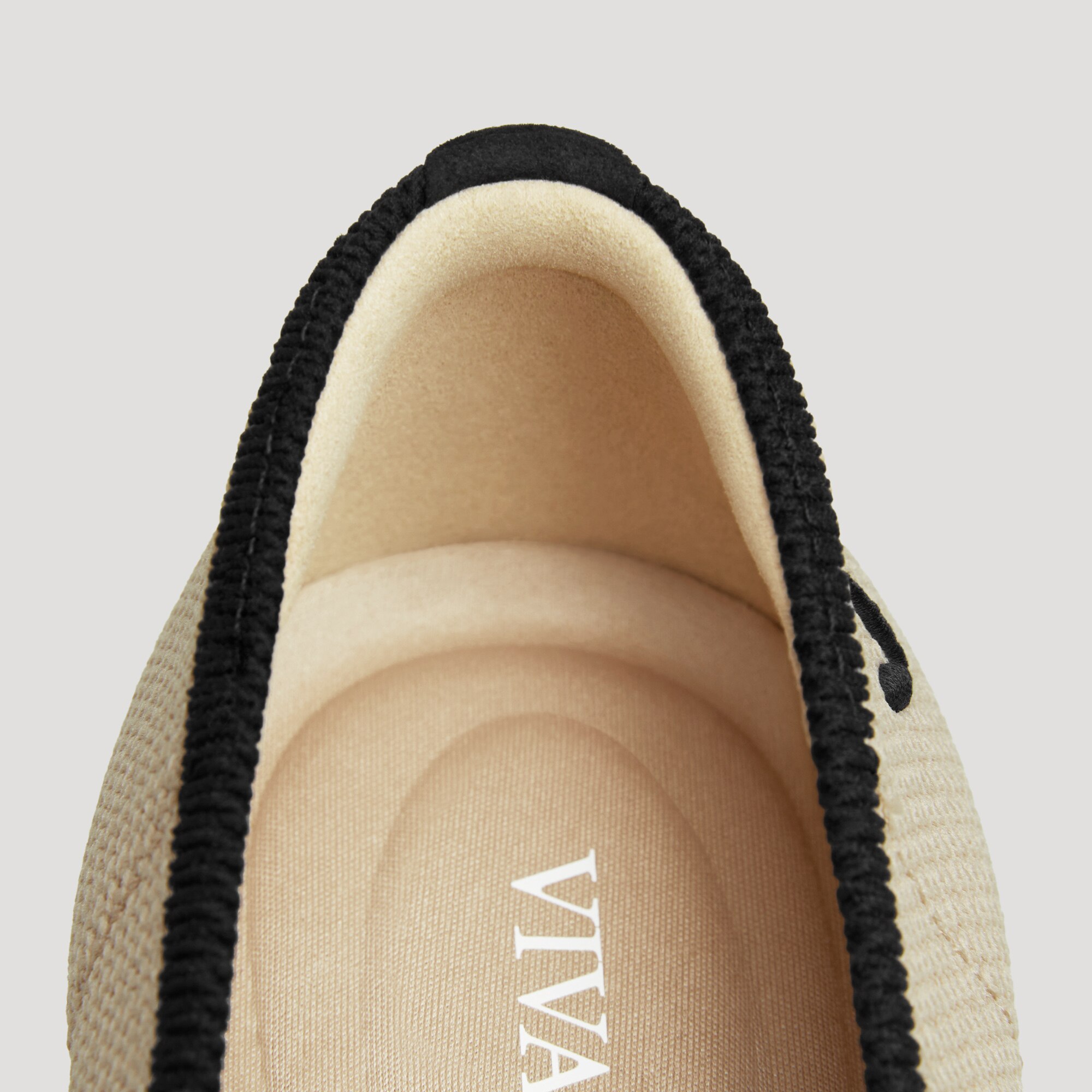 Almond-Toe Knotted Flats (Bibi), ALMOND BLACK WOVEN, EU36.5 | VIVAIA