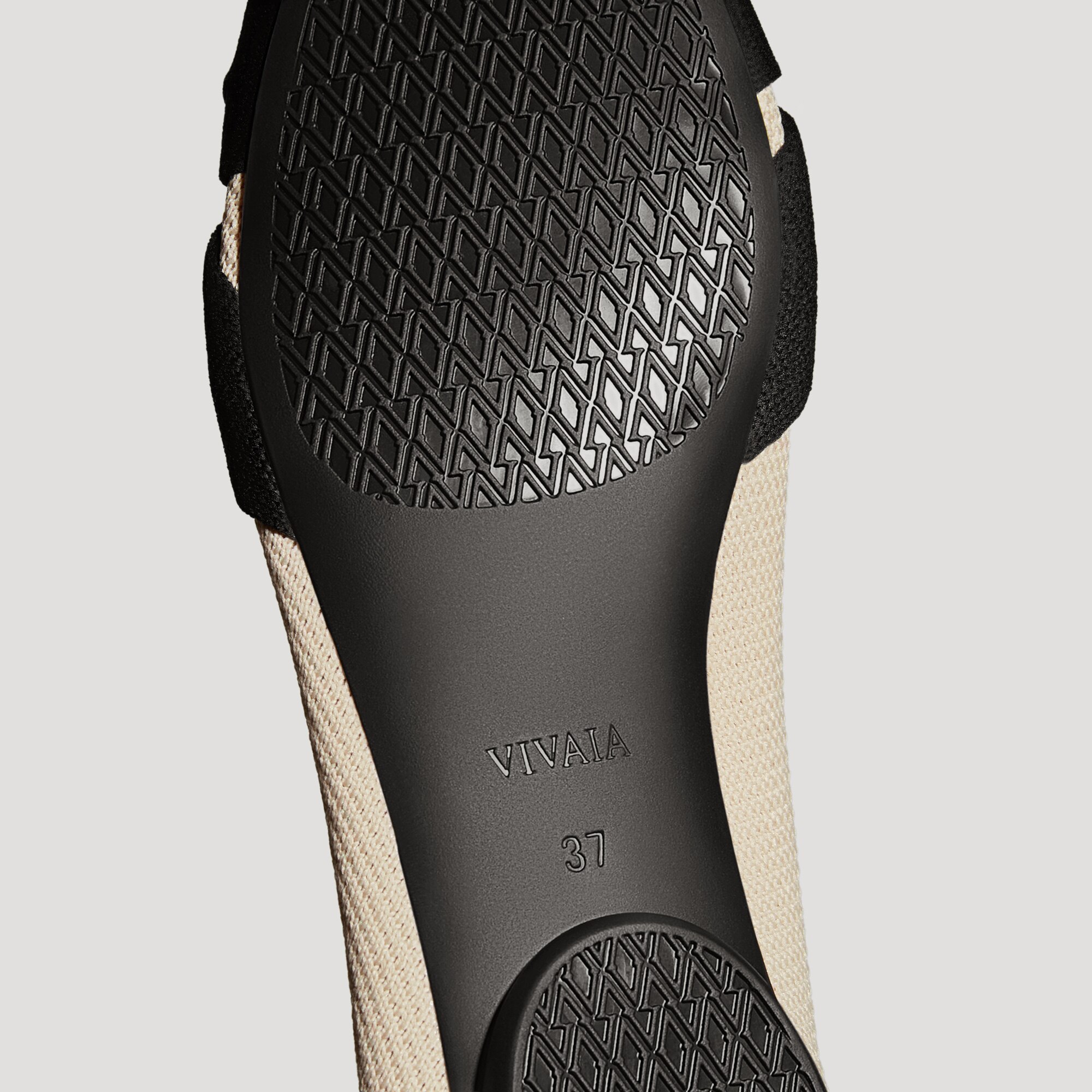 Almond-Toe Knotted Flats (Bibi), ALMOND BLACK WOVEN, EU39.5 | VIVAIA