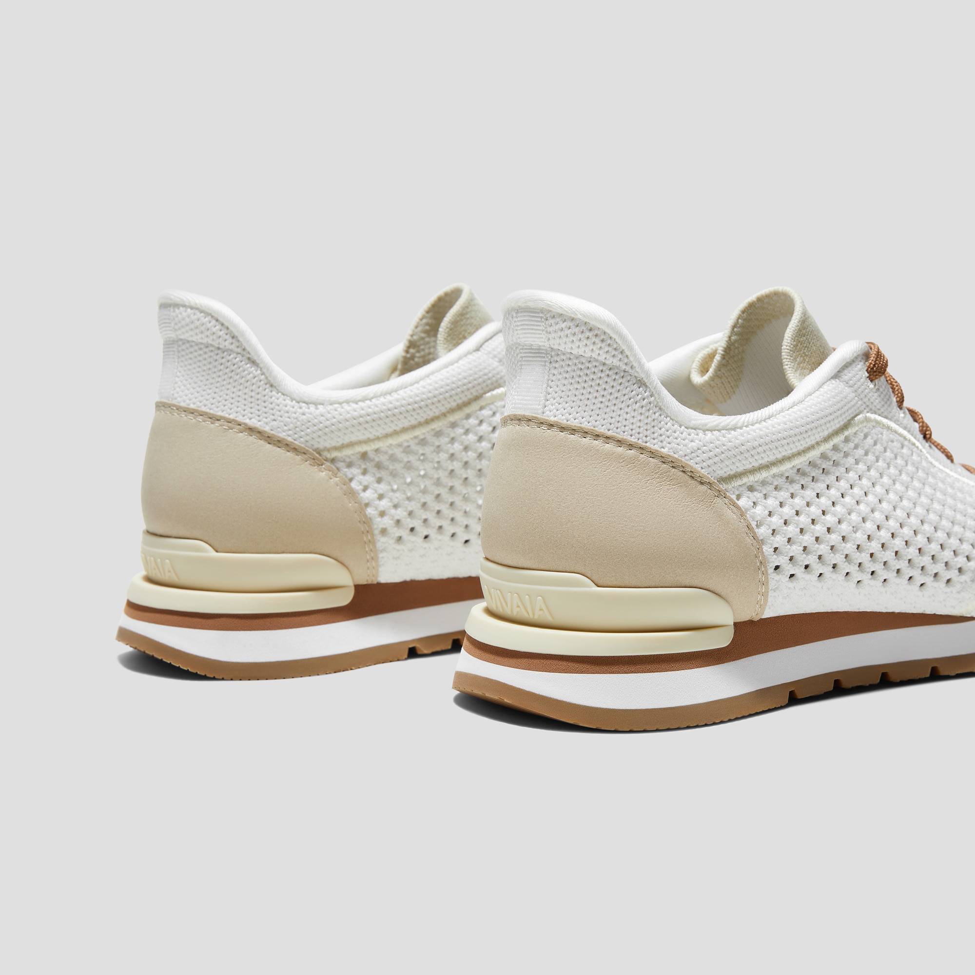 VIVAIA ホワイト スリップインスニーカー Urban Slip on Sneakers - Sustainable & Washable | VIVAIA