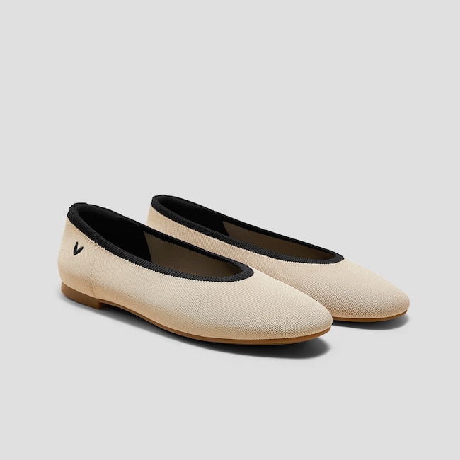 Almond-Toe Nude Flats (Nubia)