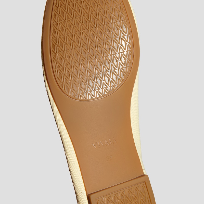 Almond-Toe Nude Flats (Nubia), BUTTERMILK, EU35 | VIVAIA