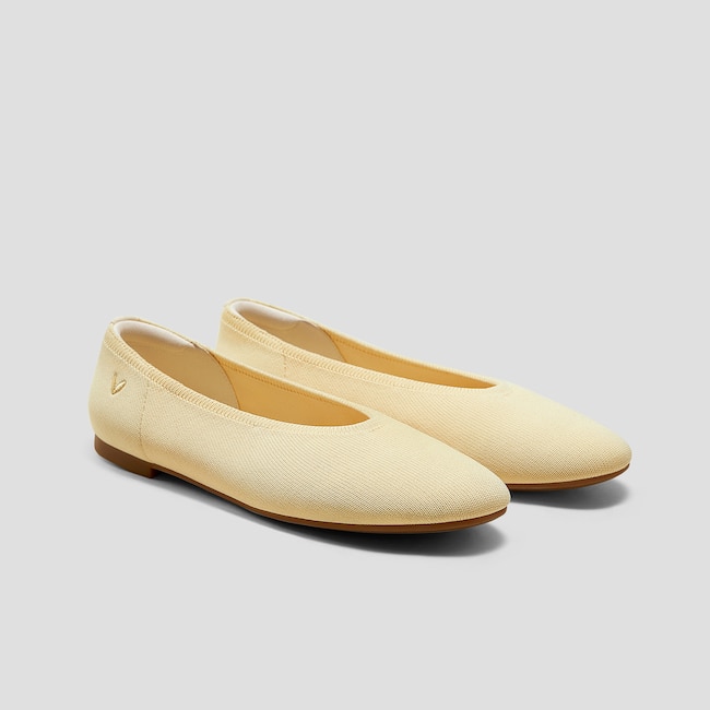 Almond-Toe Nude Flats (Nubia)