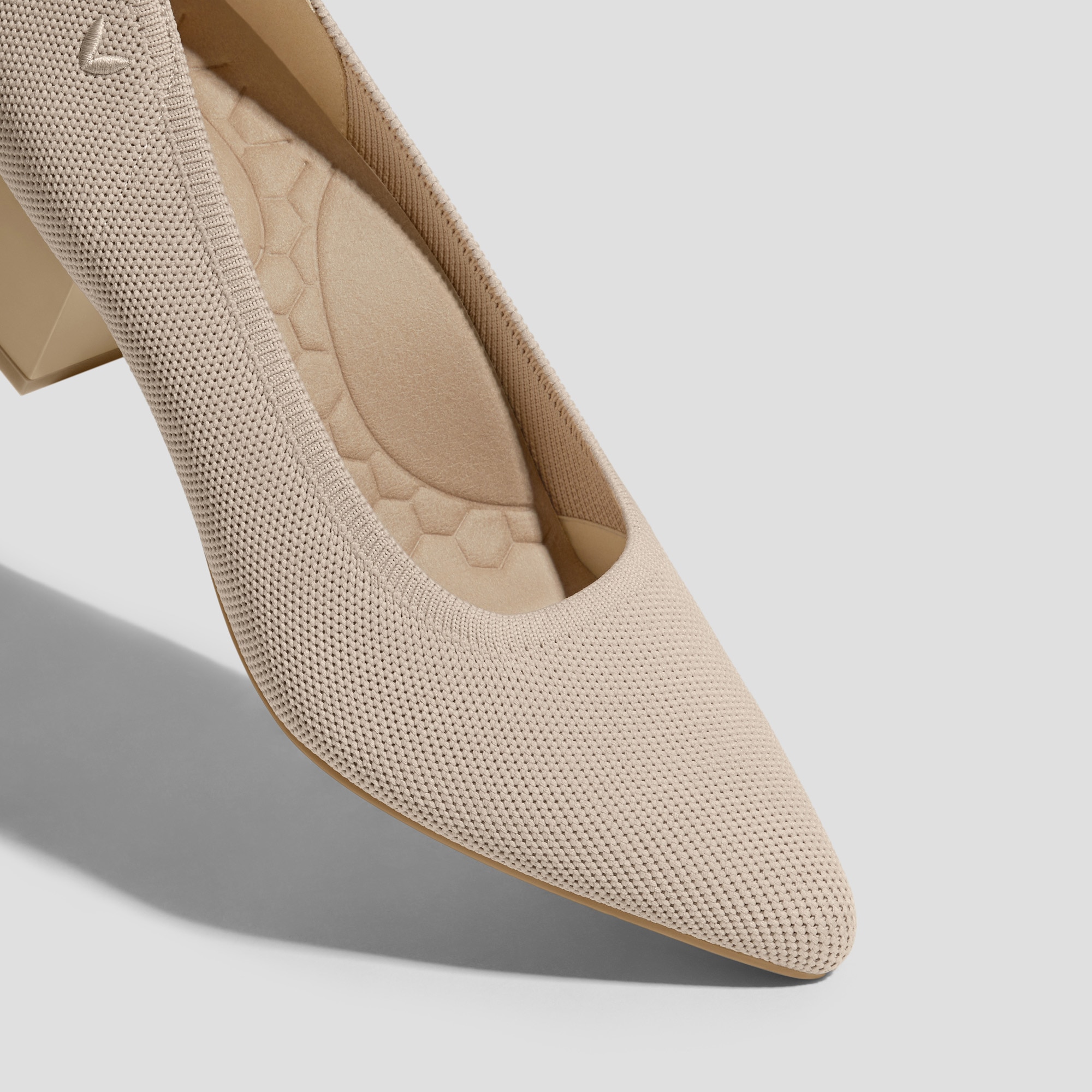 Pointed-Toe Stress FREE Chunky Heels (Georgia), ALMOND, EU35 | VIVAIA