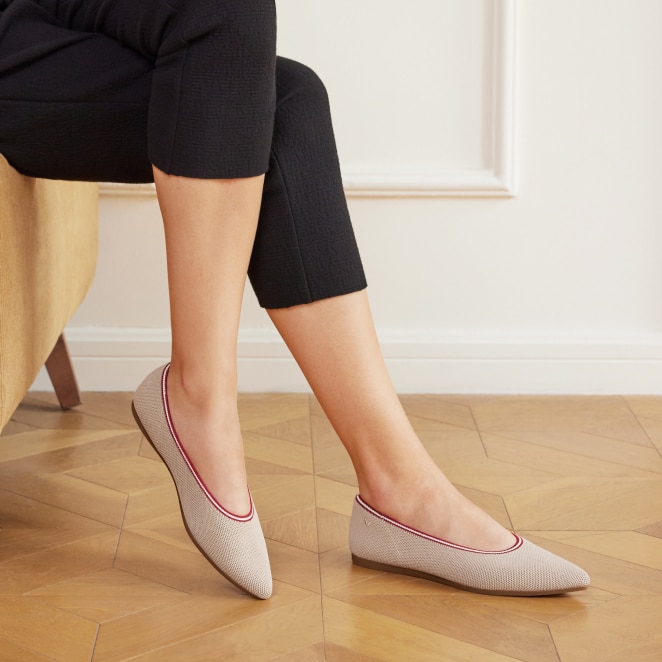 Pointed-Toe Ballet Flats (Aria 5°), ALMOND RUBY RED, EU37.5